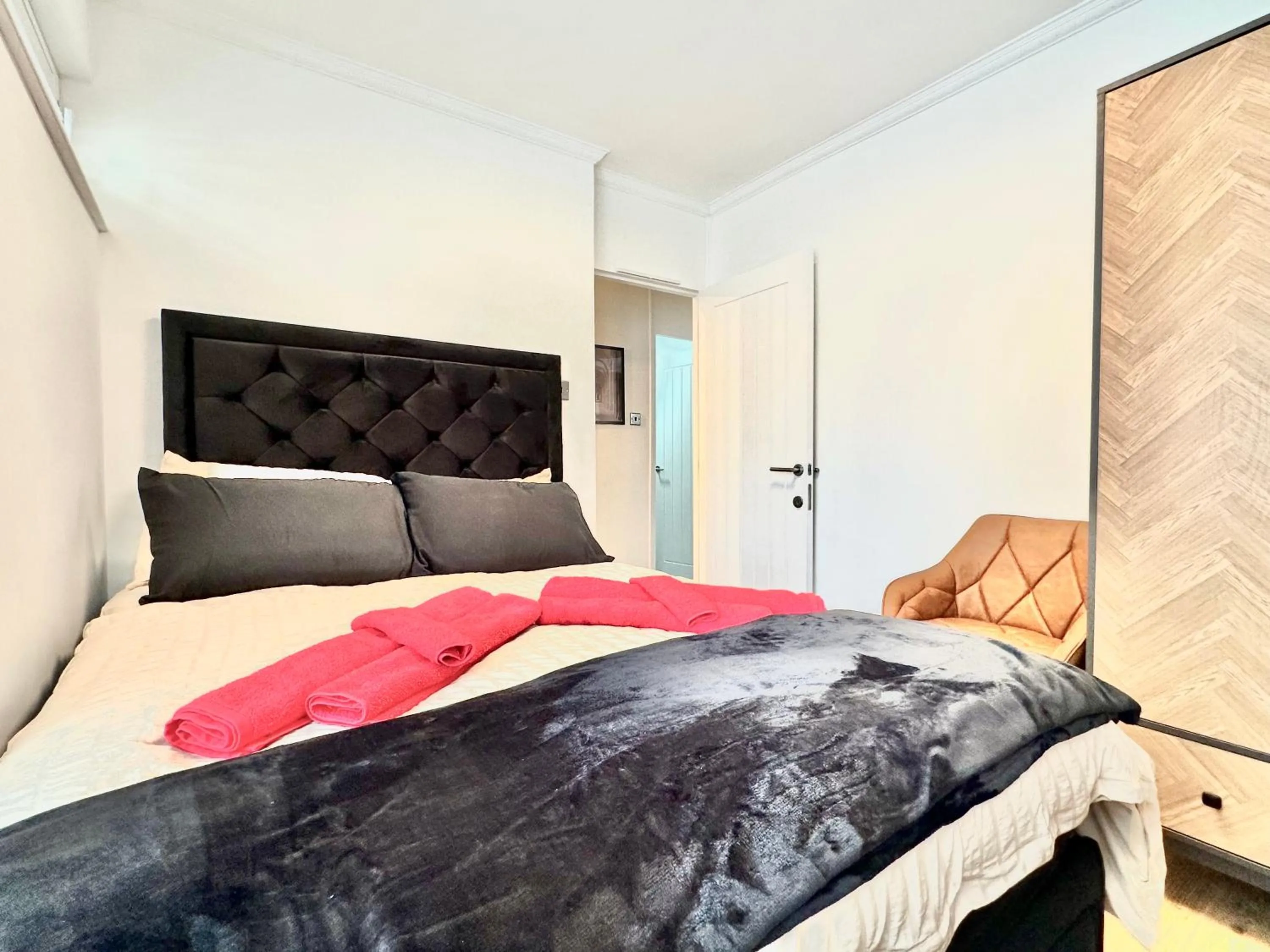 Bed in Clapham 3-Bed Flat Sleeps 6 with Free Parking