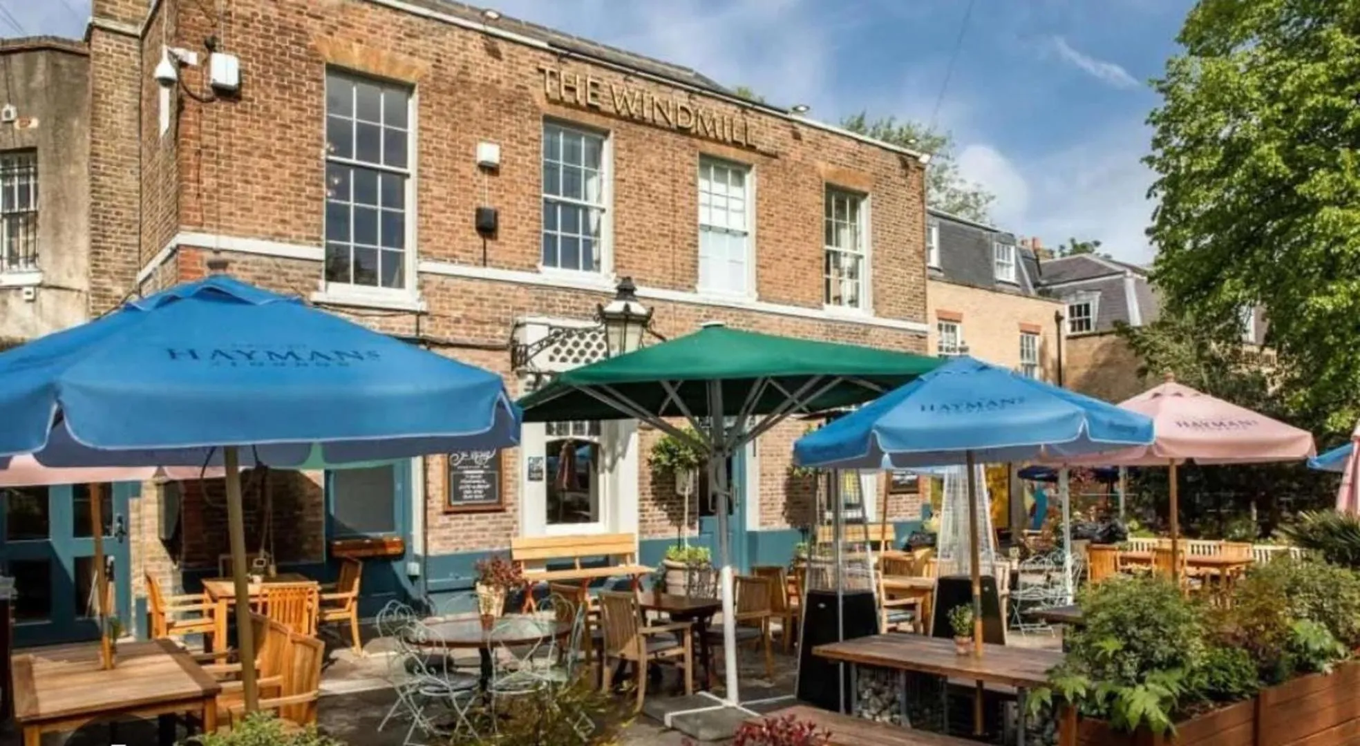 Clapham 3-Bed Flat Sleeps 6 with Free Parking
