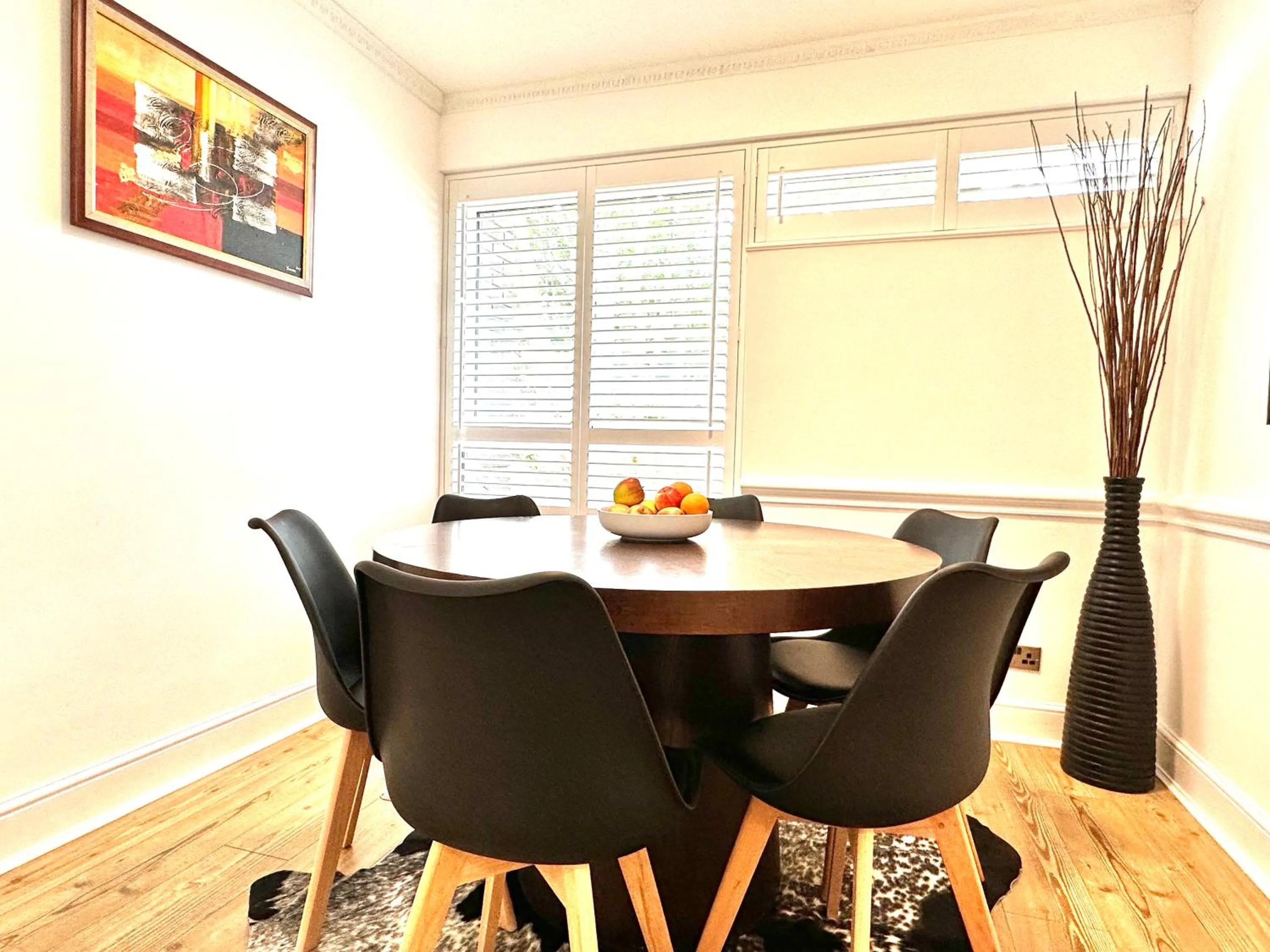 Clapham 3-Bed Flat Sleeps 6 with Free Parking
