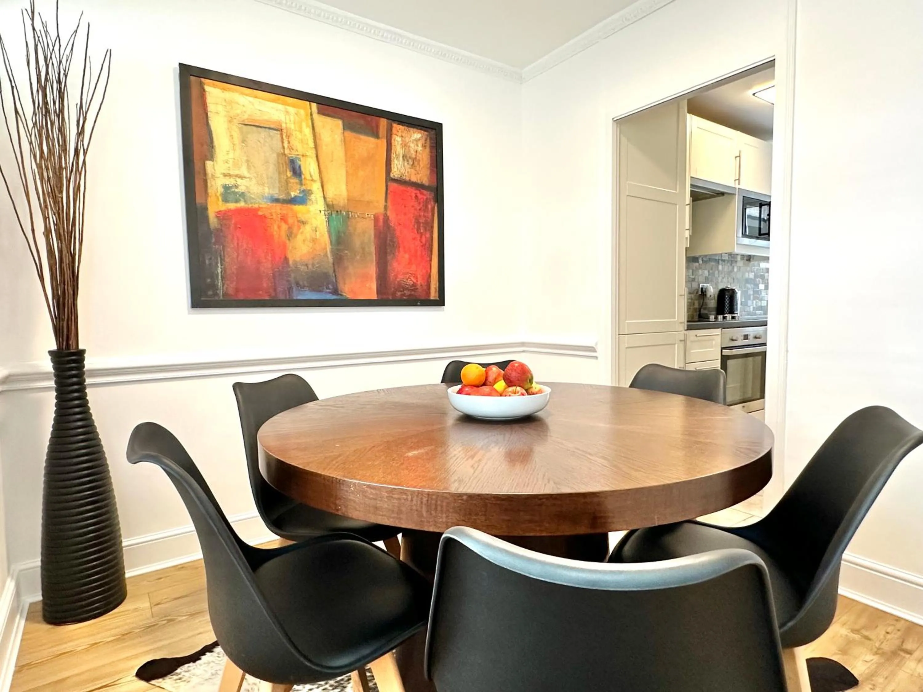 Clapham 3-Bed Flat Sleeps 6 with Free Parking