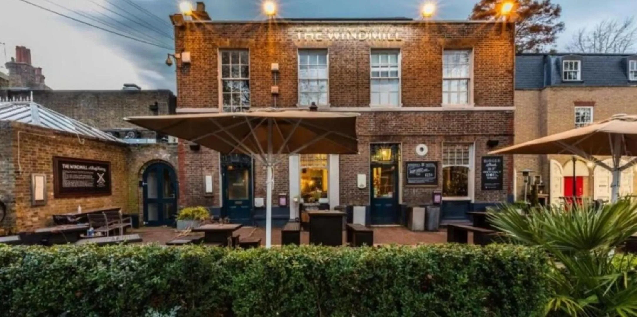 Clapham 3-Bed Flat Sleeps 6 with Free Parking