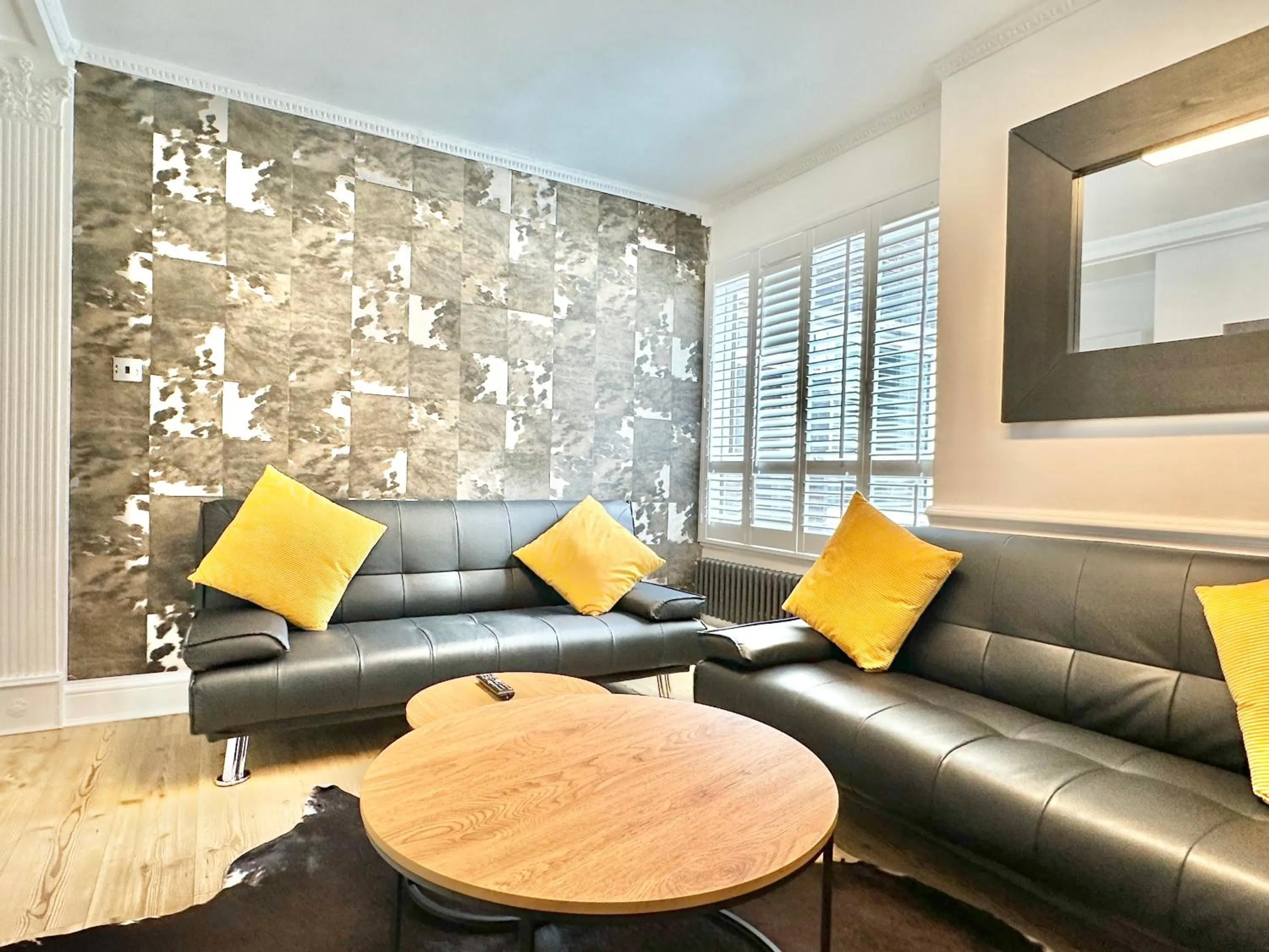 Clapham 3-Bed Flat Sleeps 6 with Free Parking