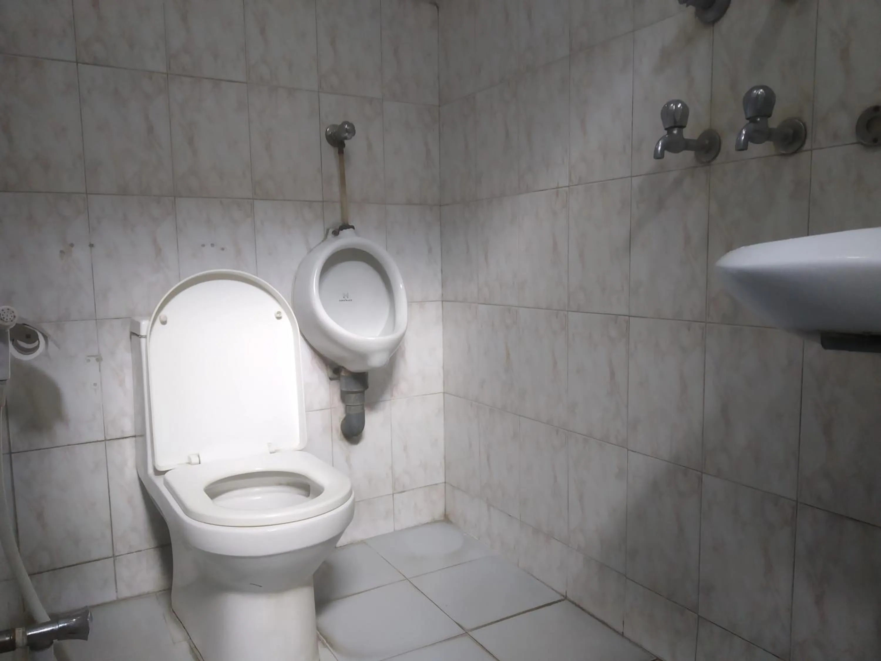 Shower in Golden Gate Guest House