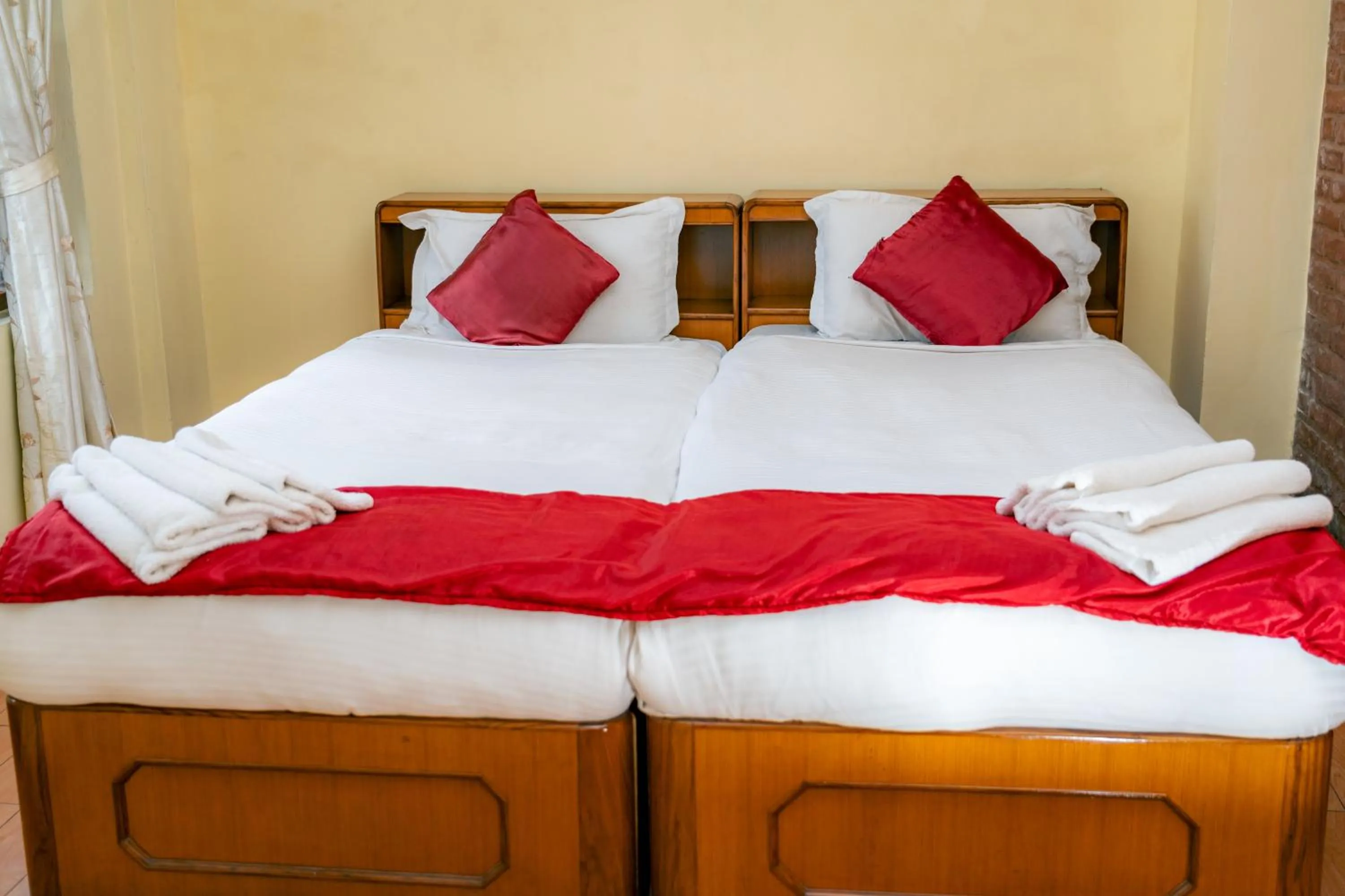 Bed in Golden Gate Guest House
