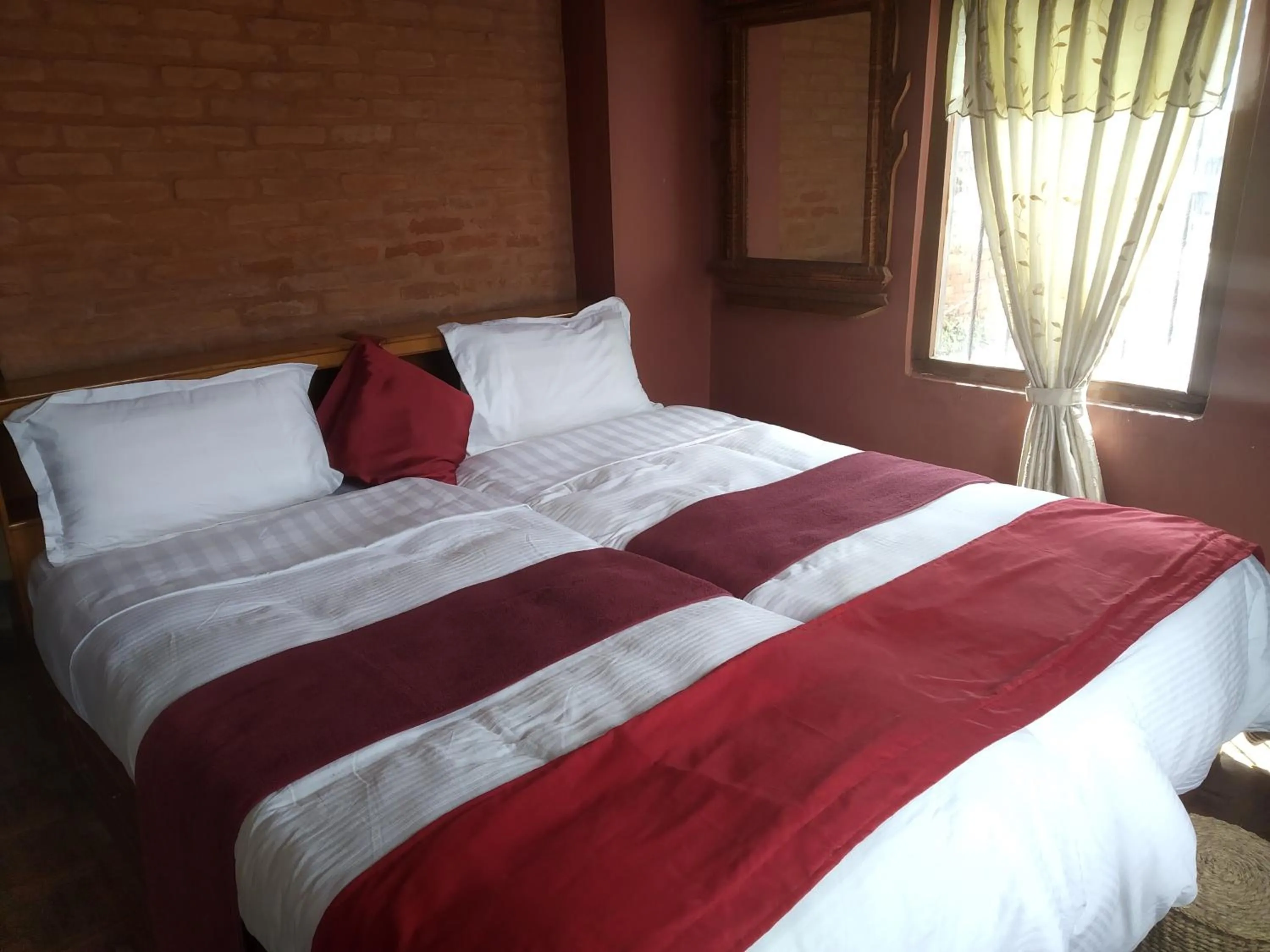 Bed in Golden Gate Guest House