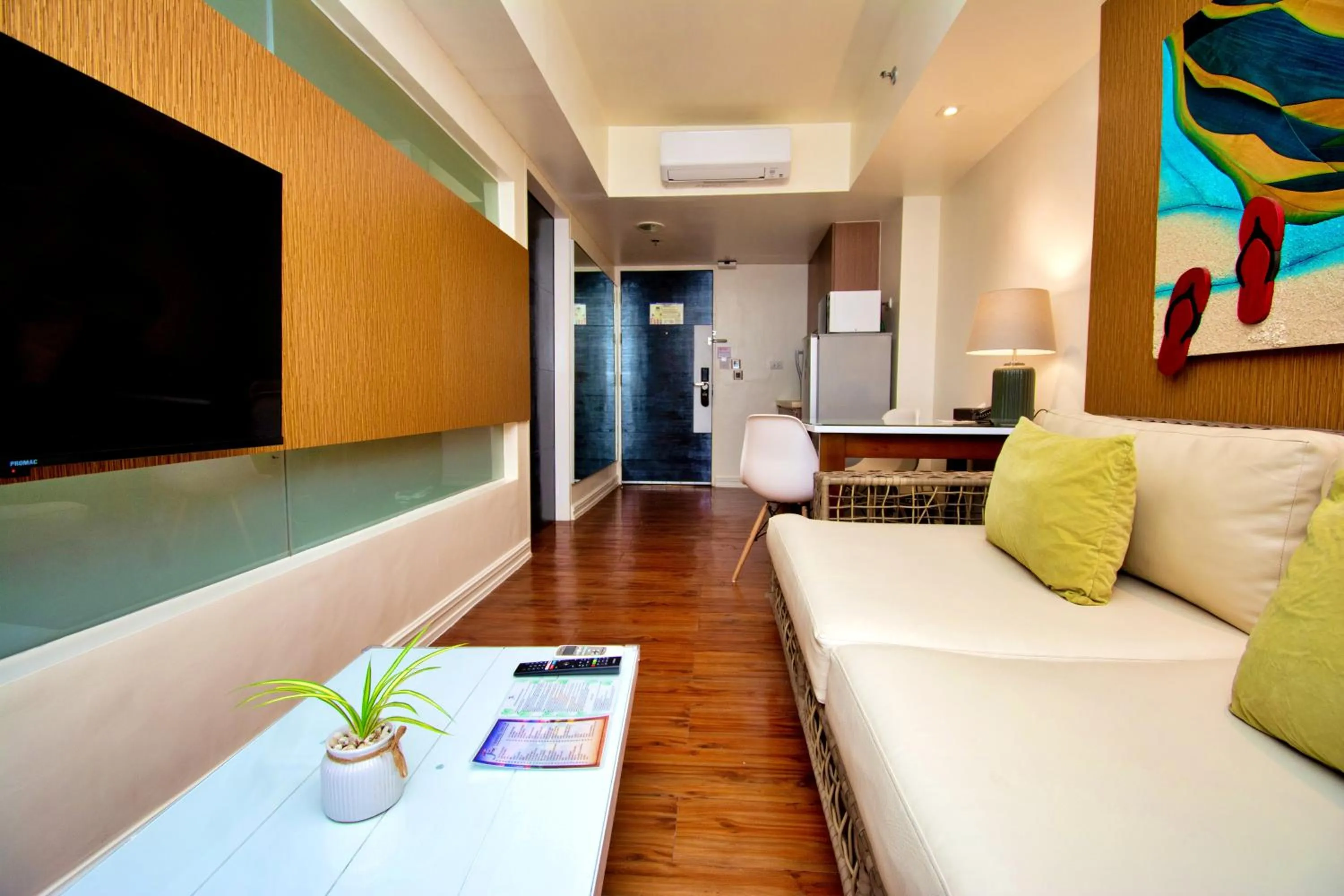 Living room, Bed in Ferra Premier by JG