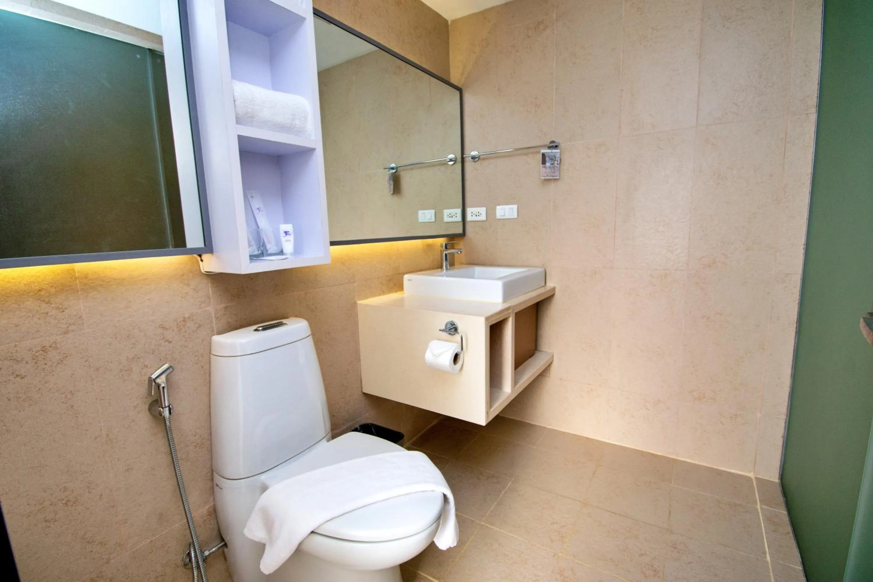 Toilet in Ferra Premier by JG