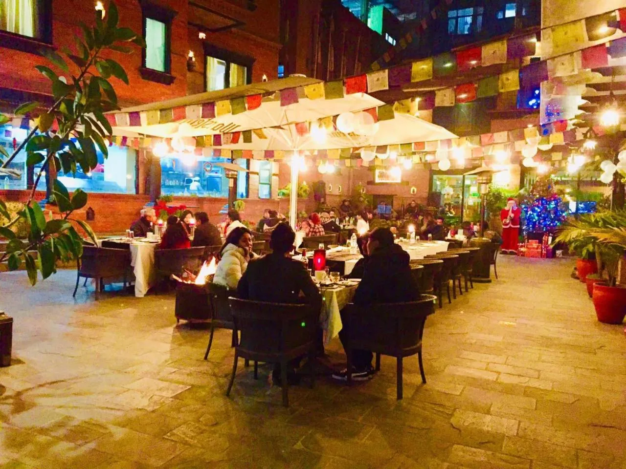 Restaurant/places to eat in Dalai-La Boutique Hotel