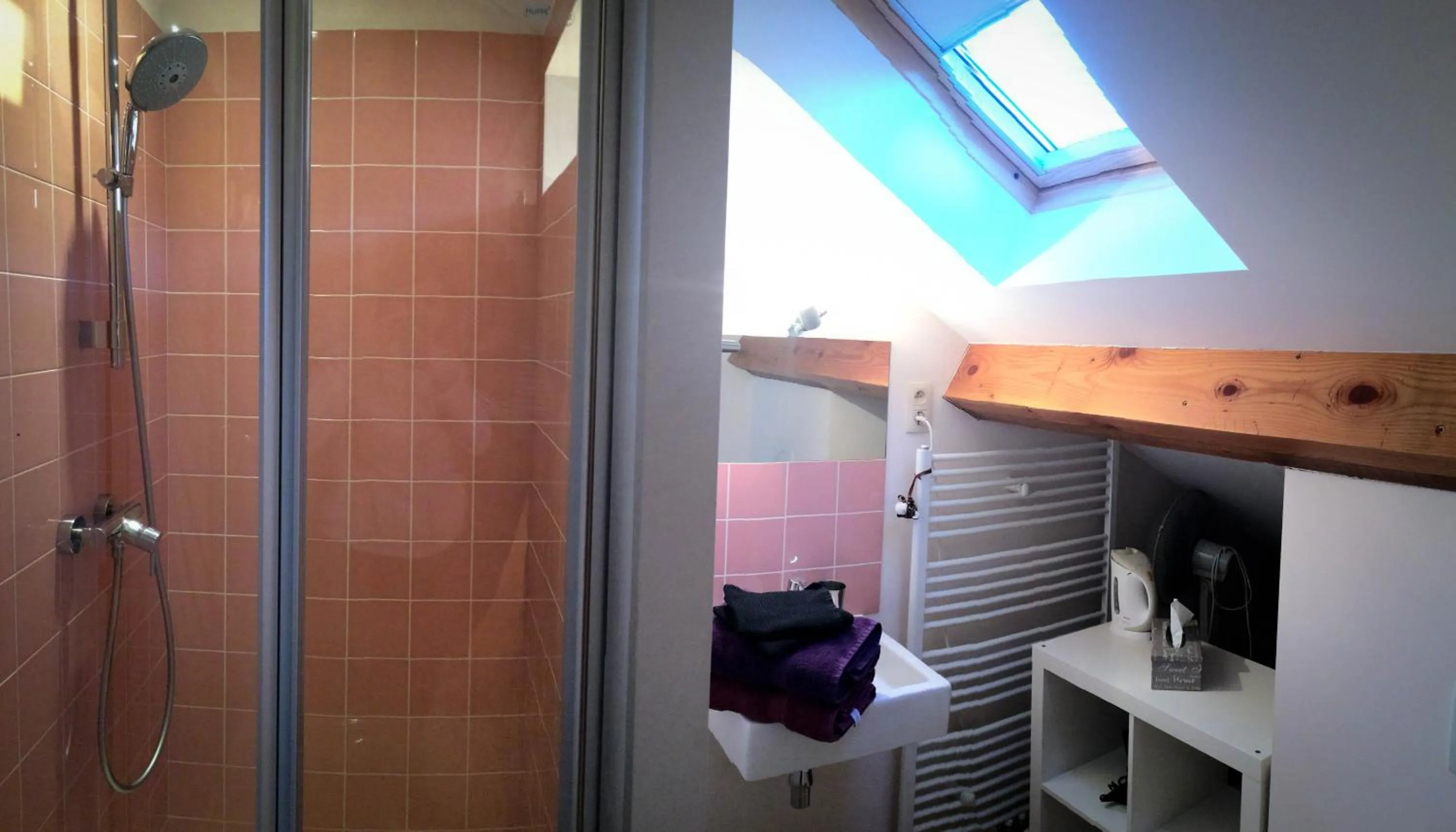 Bathroom in B&B Moensberg