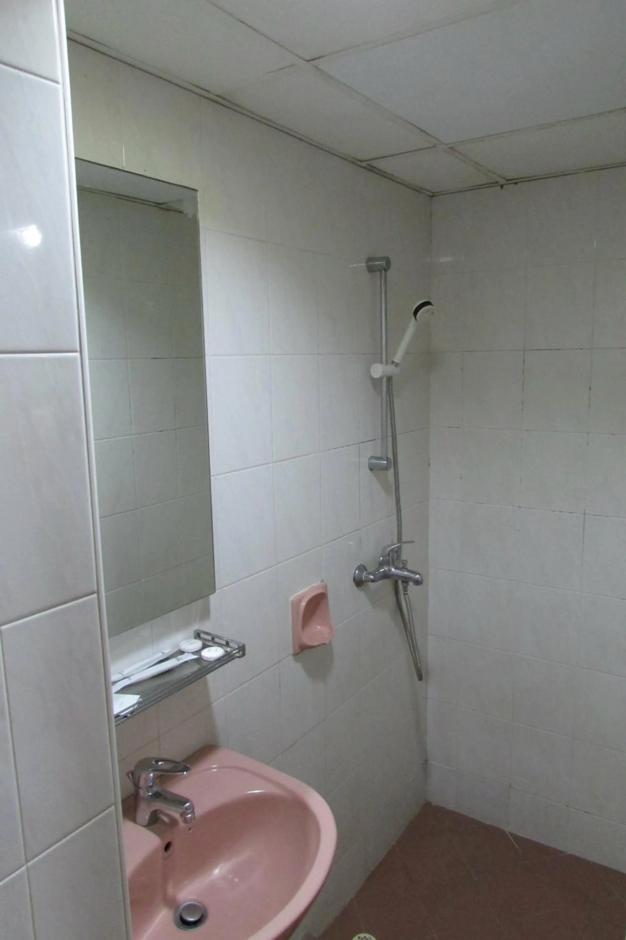 Bathroom in New Orchid Hotel