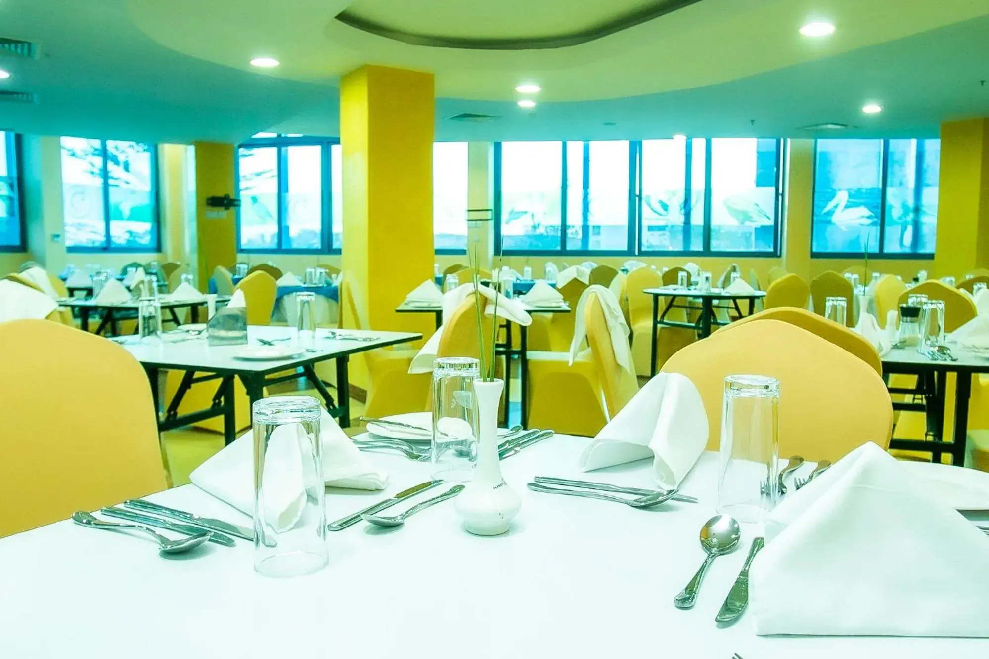 Restaurant/places to eat in Parrot Hotel Arusha Restaurant/places to eat in Parrot Hotel Arusha