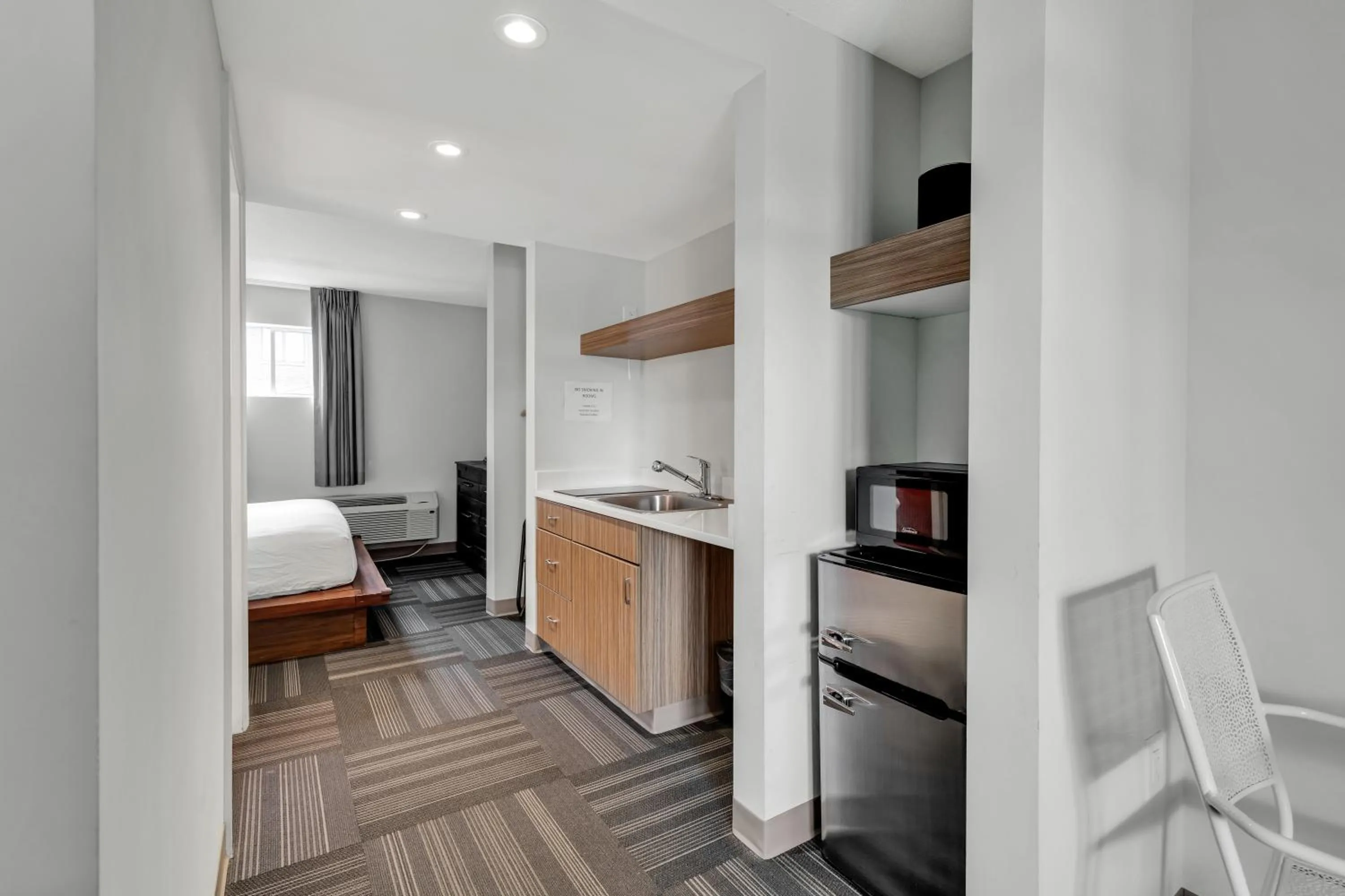 Kitchen or kitchenette, Bed in Holiday Shores Myrtle Beach