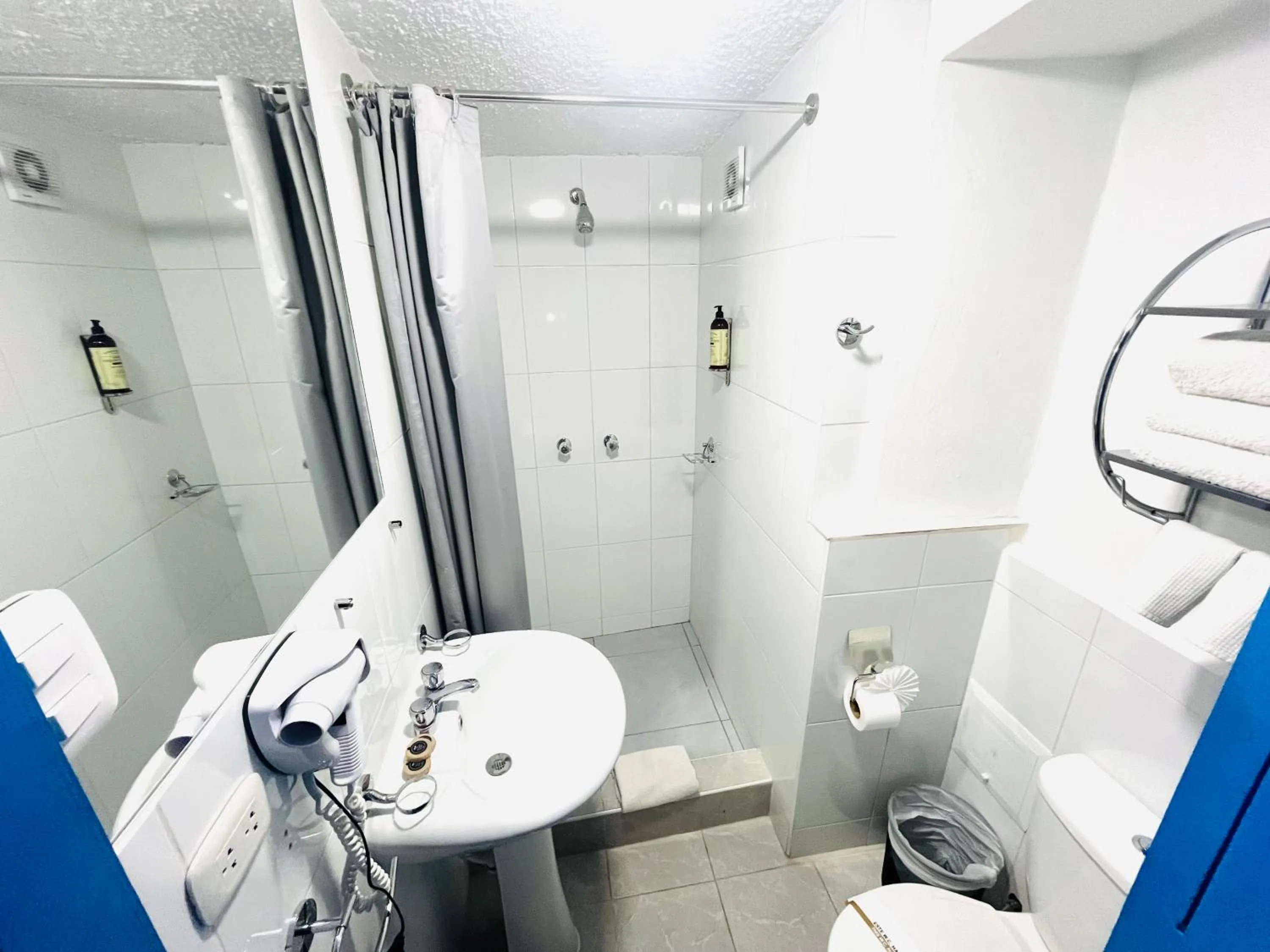 Shower in Rojas Plaza Boutique
