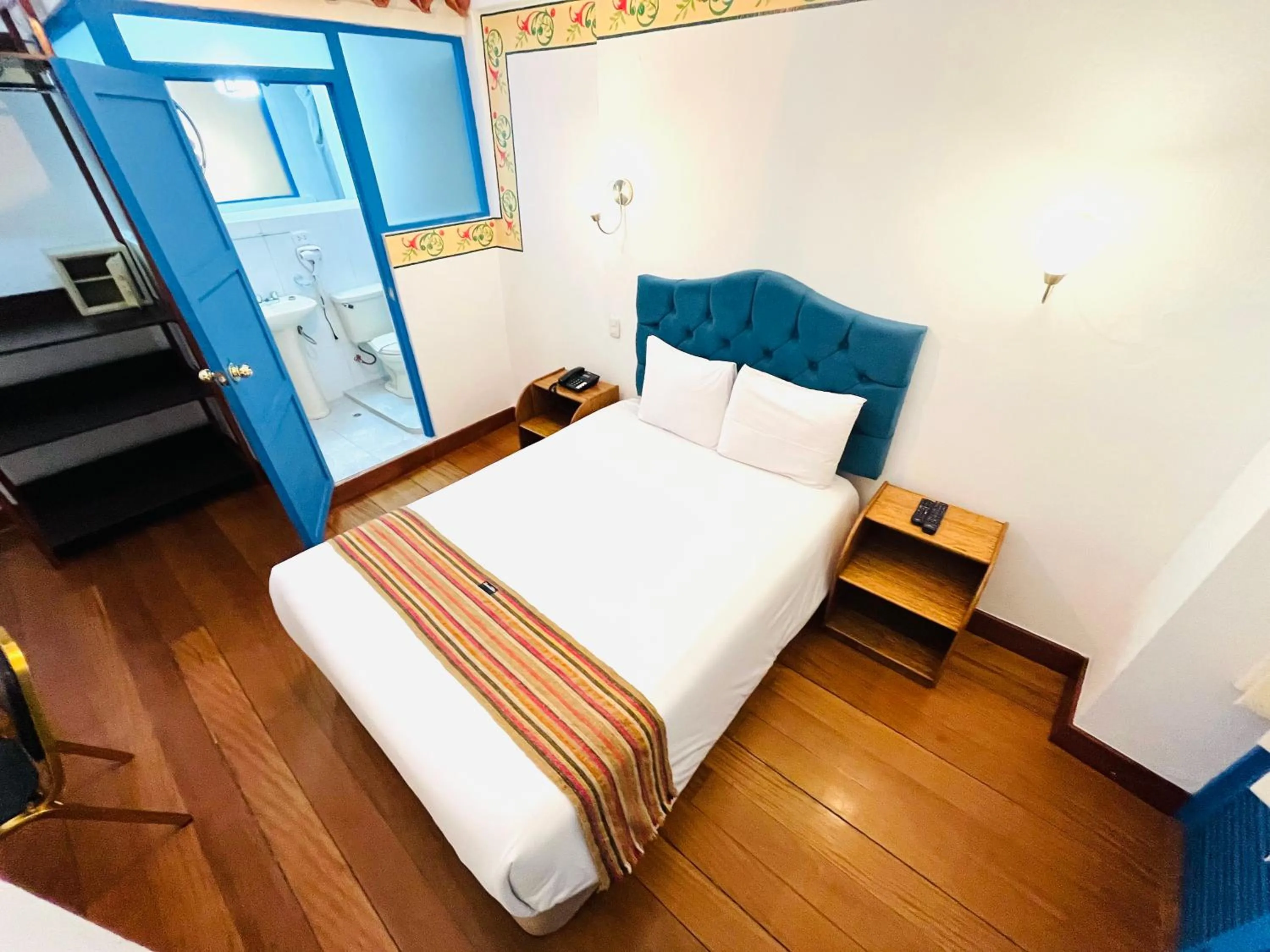 Photo of the whole room, Bed in Rojas Plaza Boutique