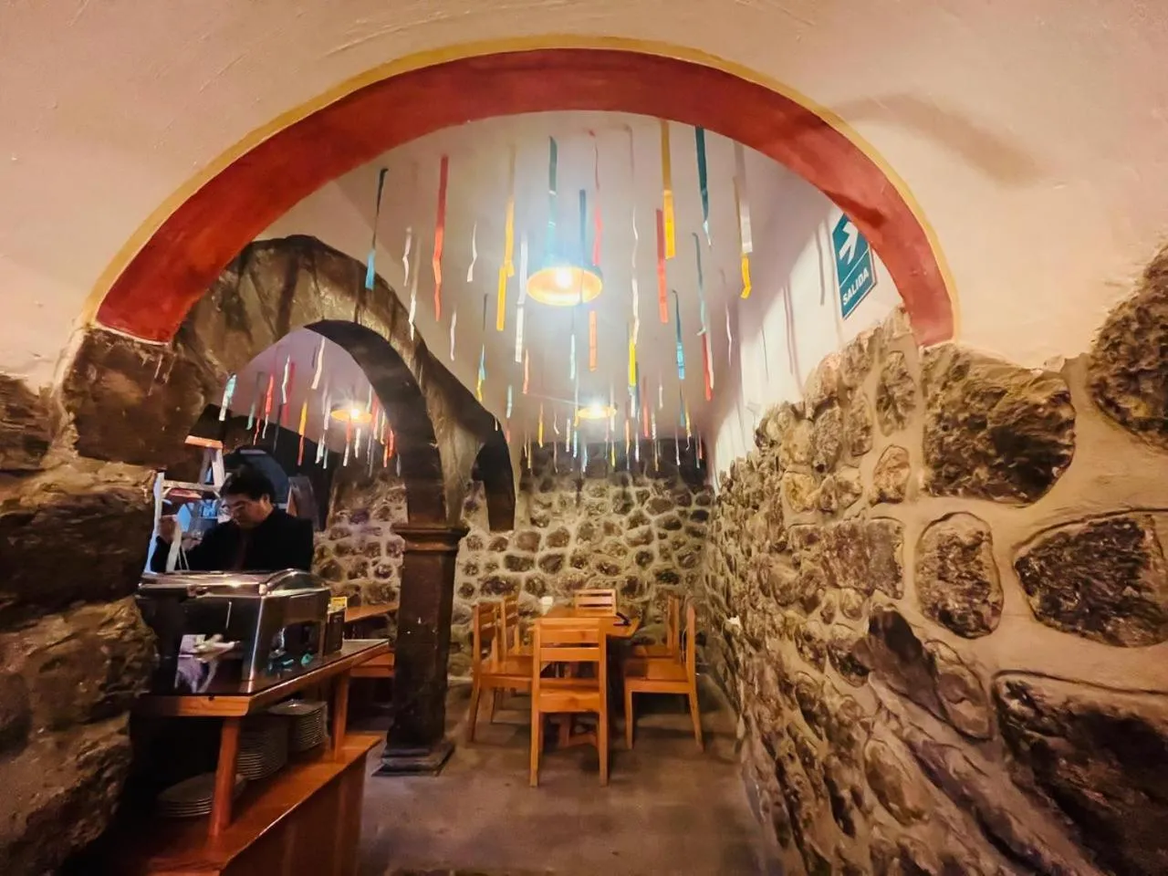 Restaurant/places to eat in Rojas Plaza Boutique