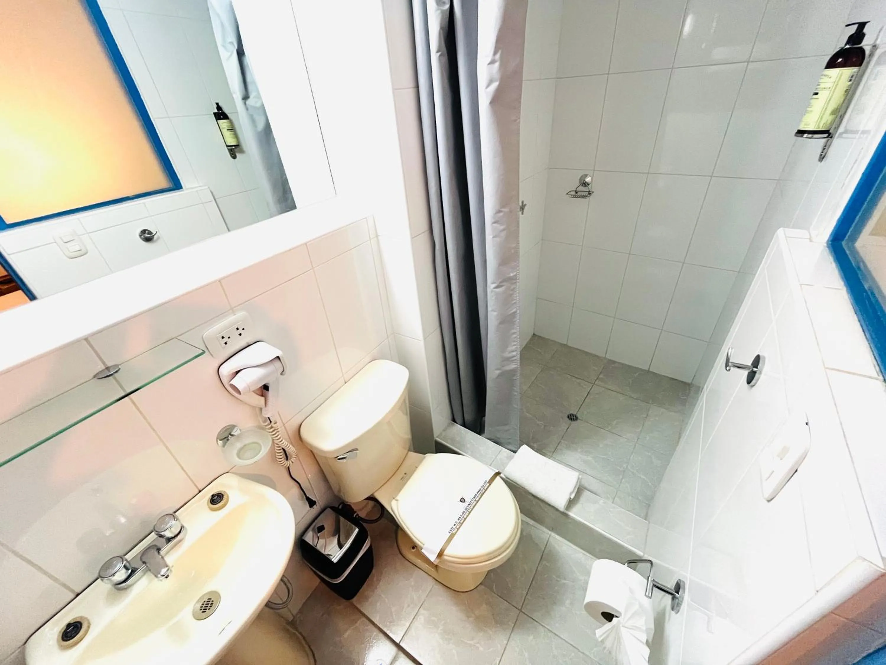 Shower in Rojas Plaza Boutique