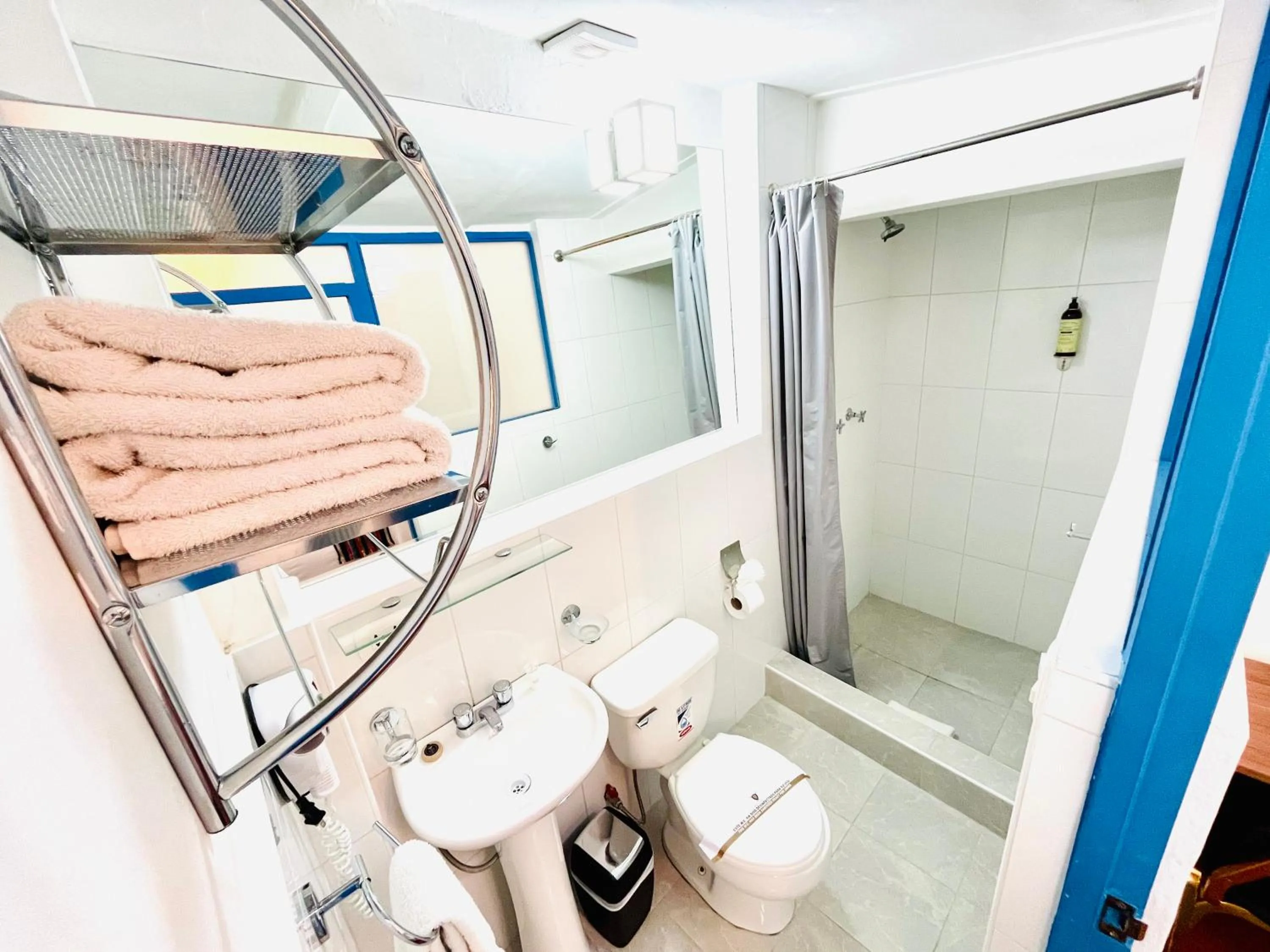 Shower in Rojas Plaza Boutique