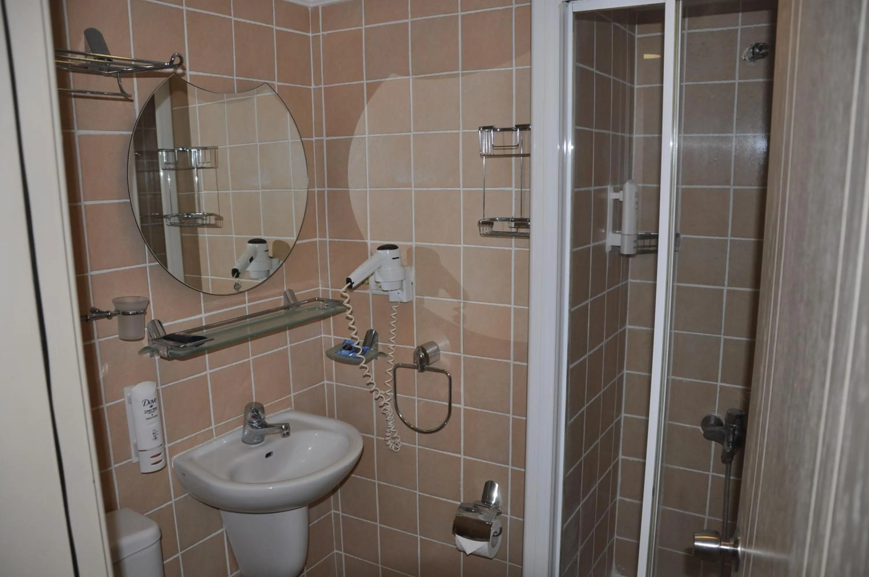 Bathroom in Almena Hotel