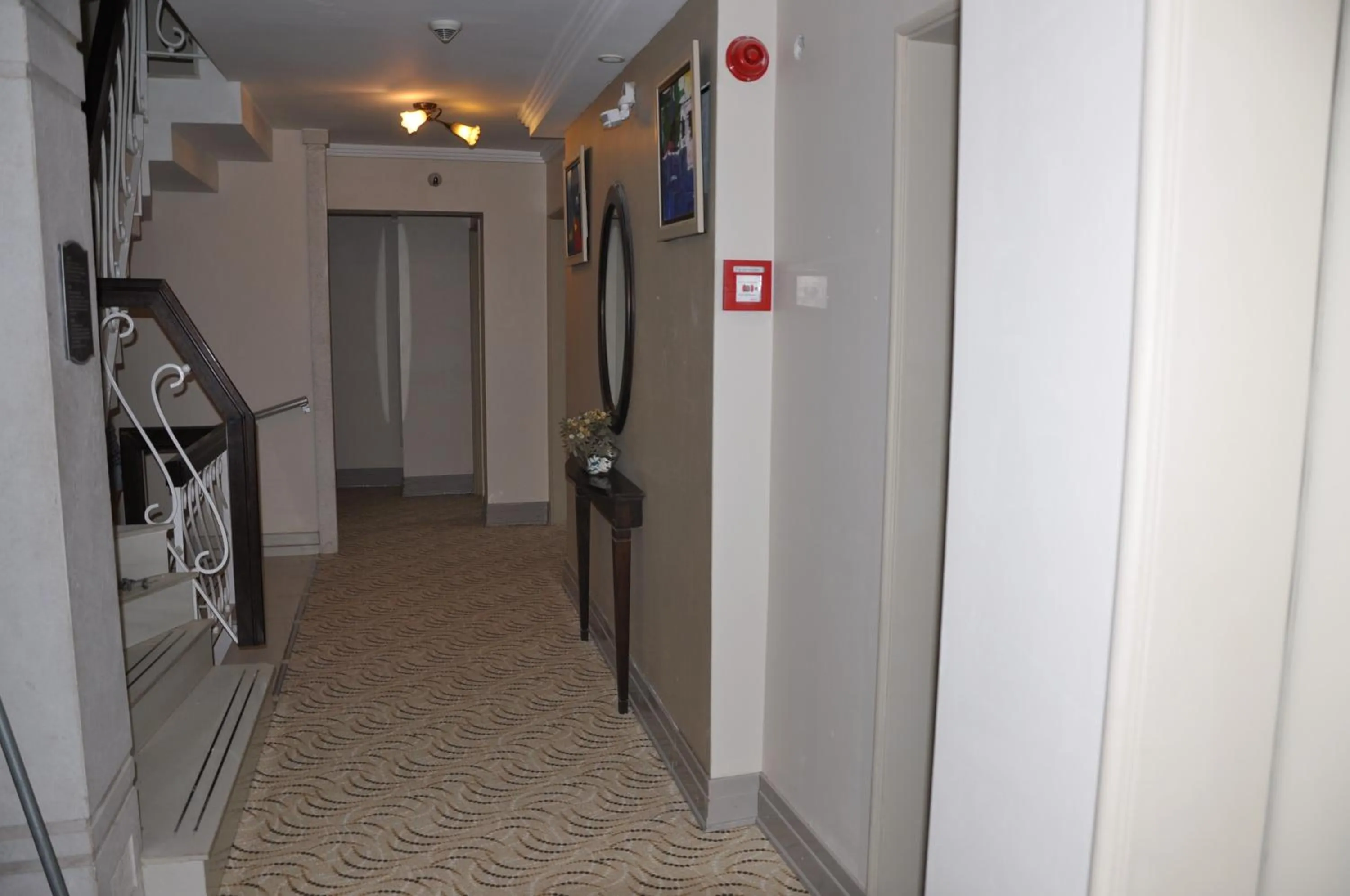 Decorative detail in Almena Hotel