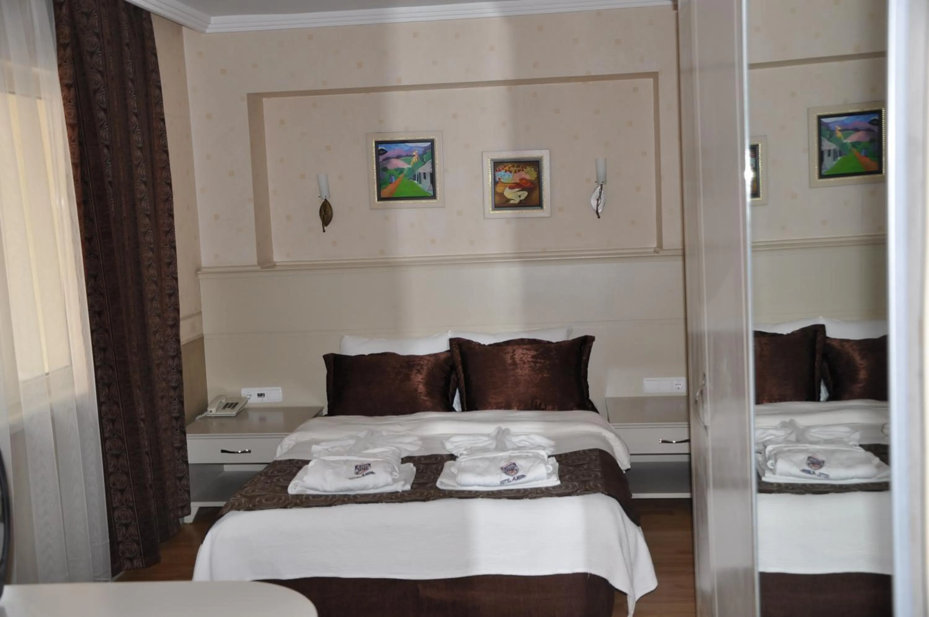 Photo of the whole room in Almena Hotel