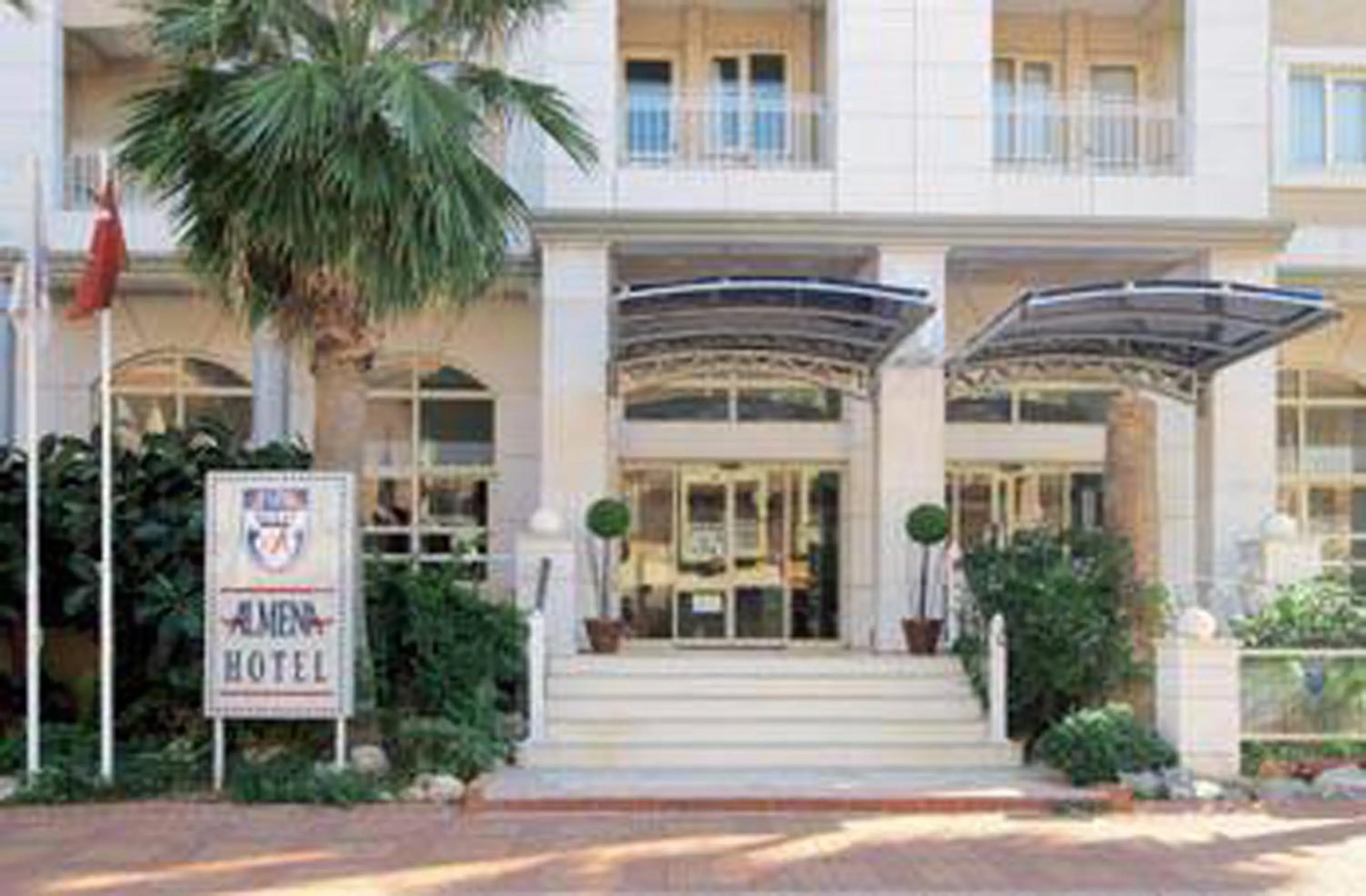 Facade/entrance in Almena Hotel