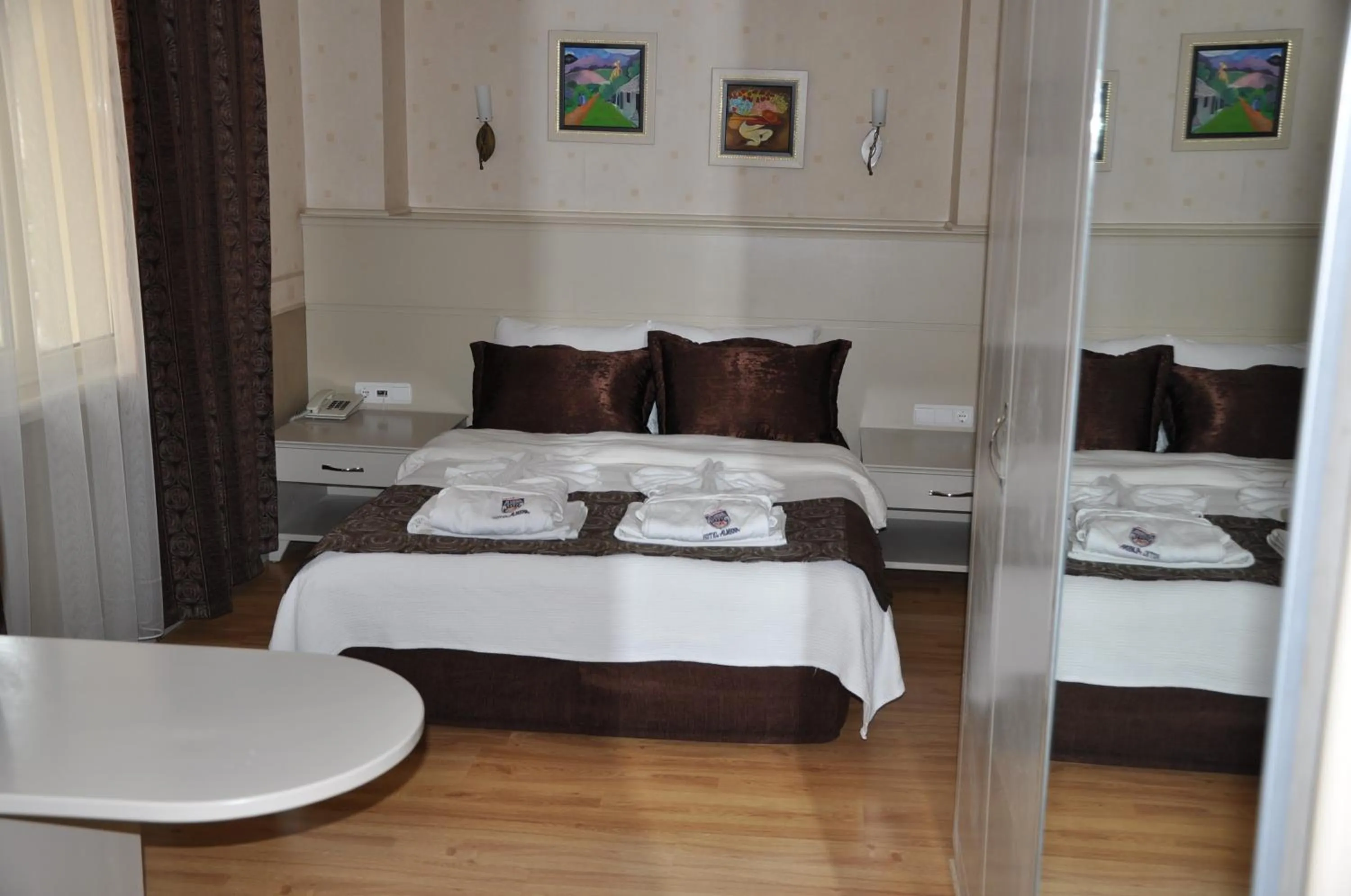 Decorative detail in Almena Hotel