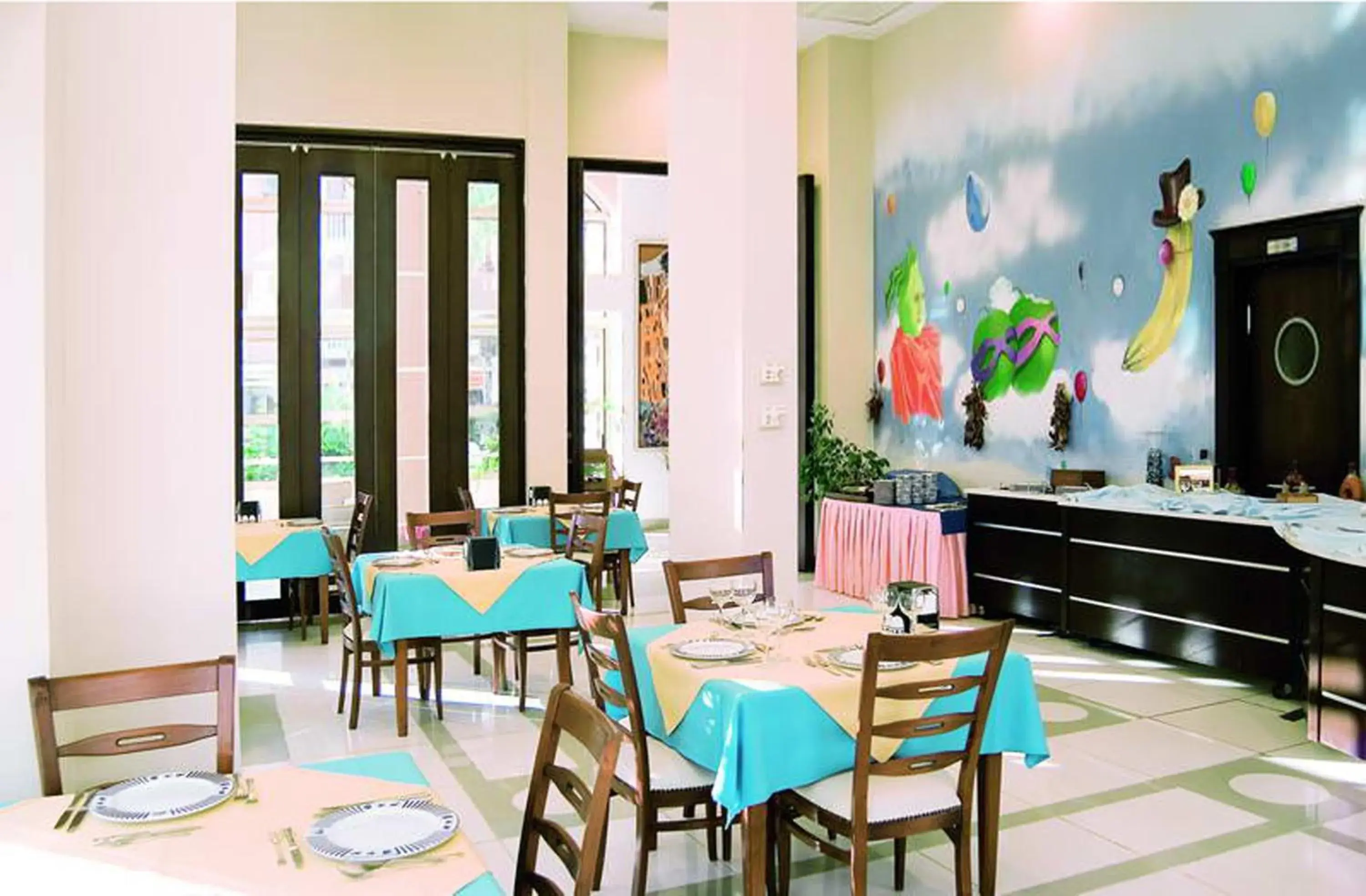 Restaurant/places to eat in Almena Hotel Restaurant/places to eat in Almena Hotel