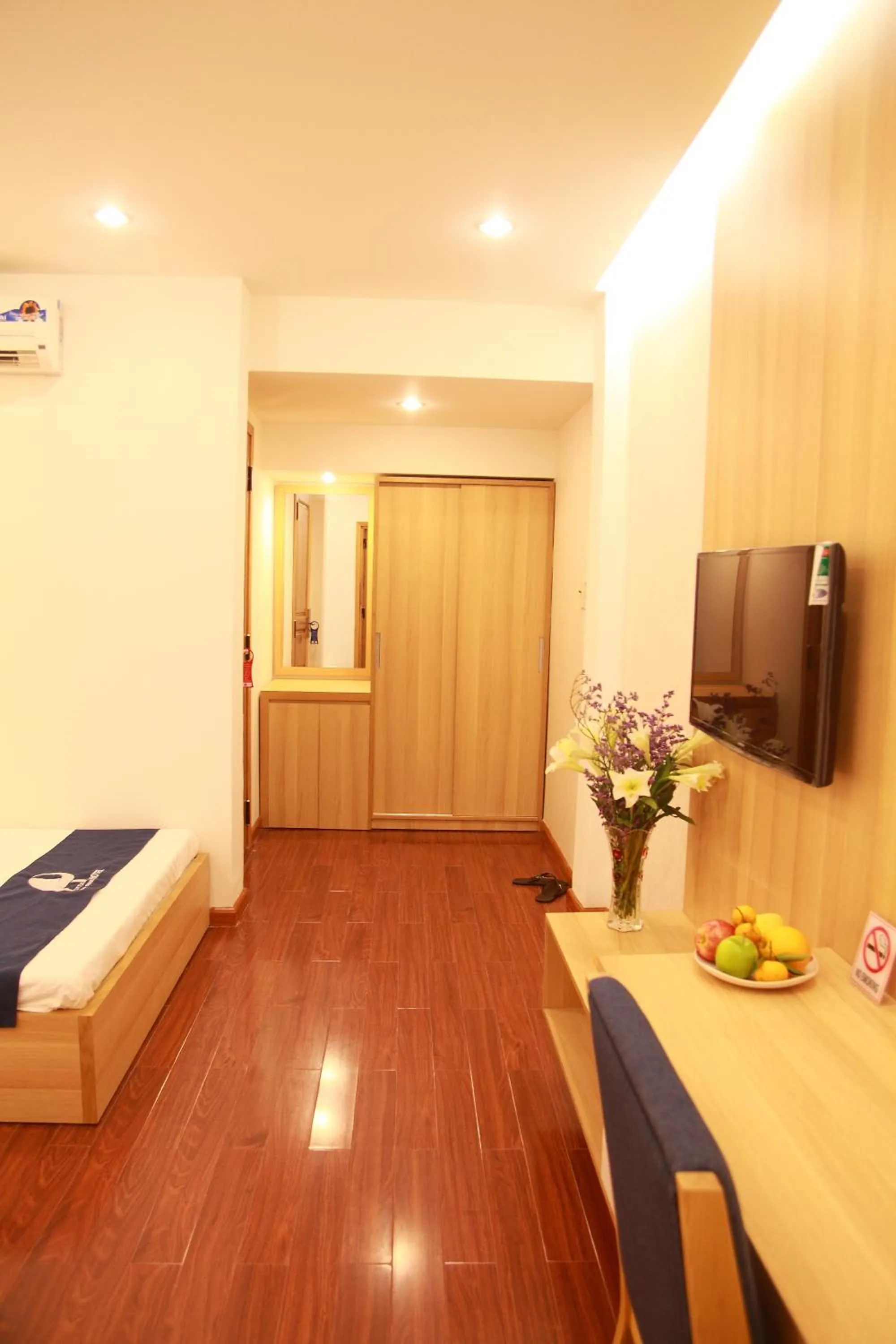 TV and multimedia, Bed in Little Nha Trang Hotel