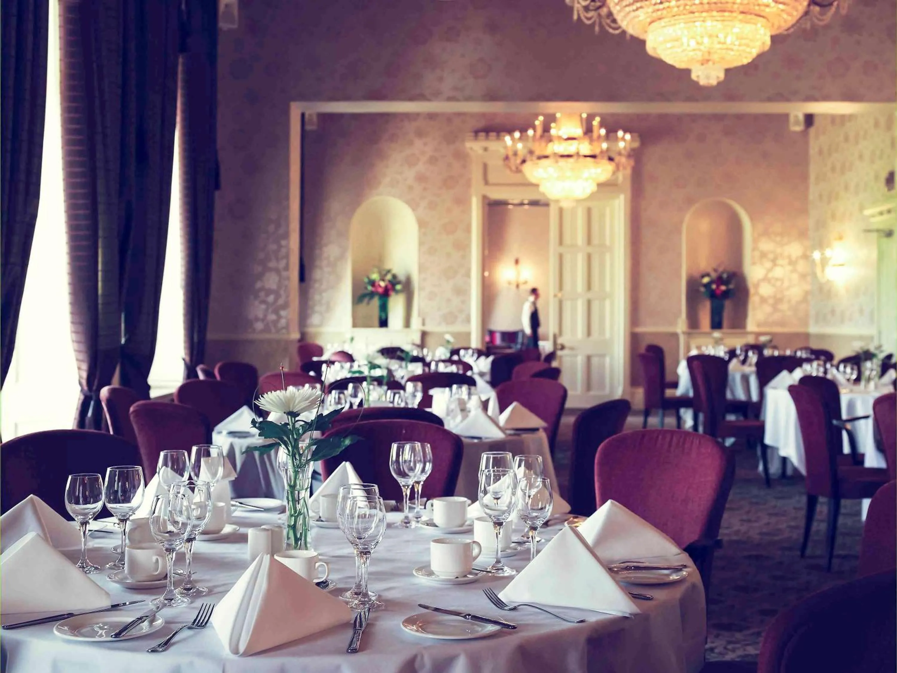 Restaurant/places to eat in Walton Hall Hotel & Spa by Sunday