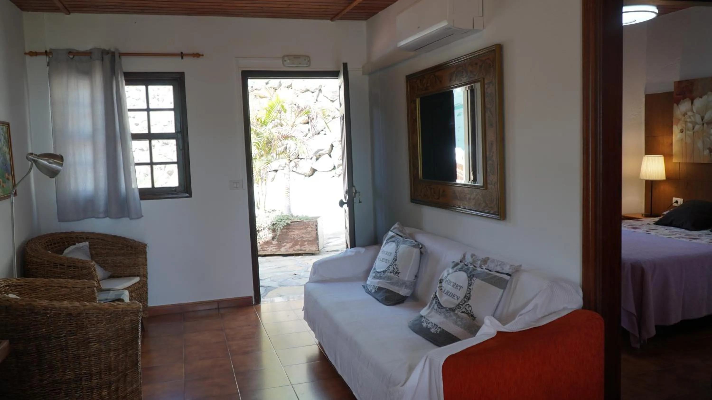 Living room, Bed in Los Padres B