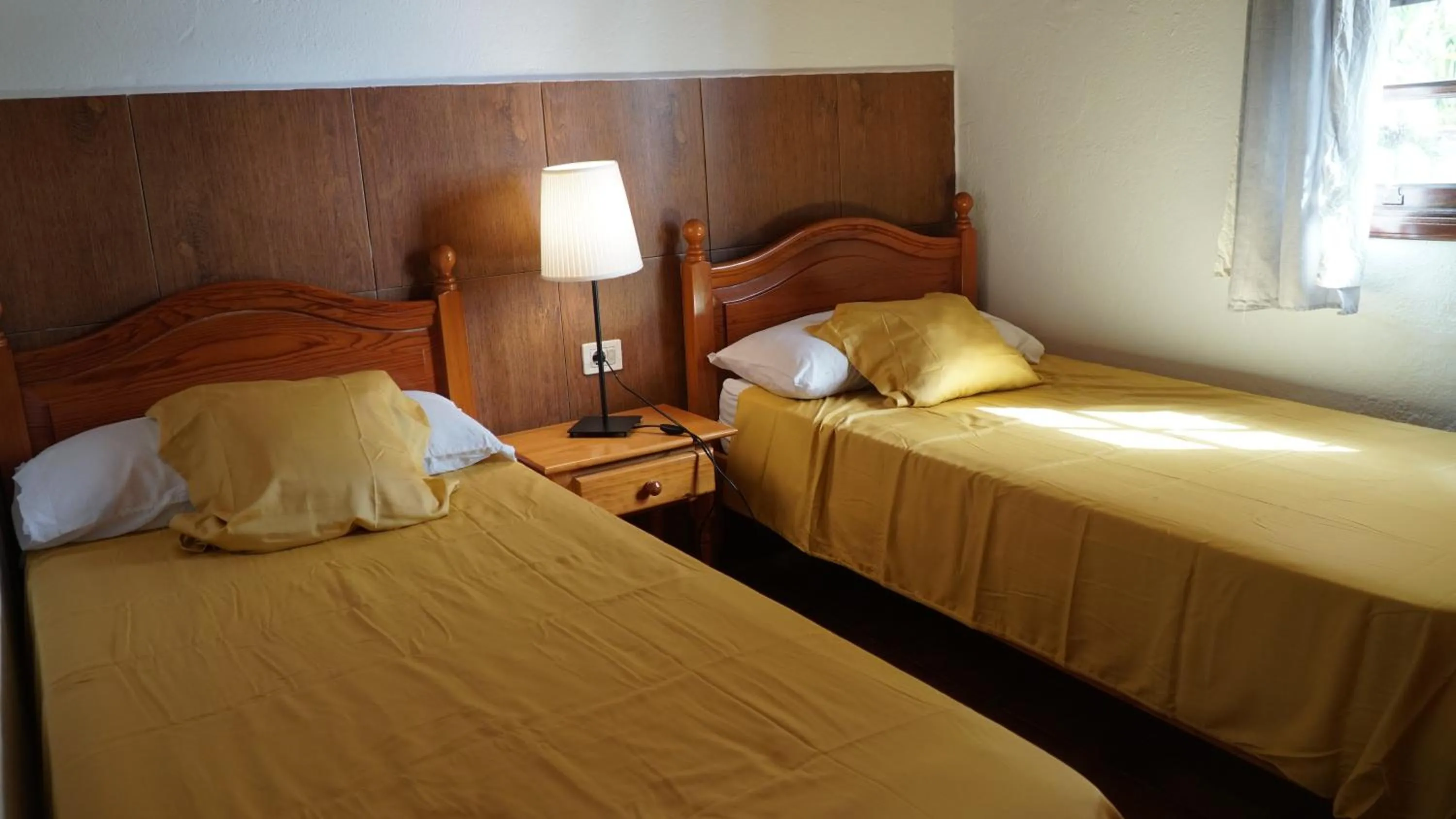 Bedroom, Bed in Los Padres B