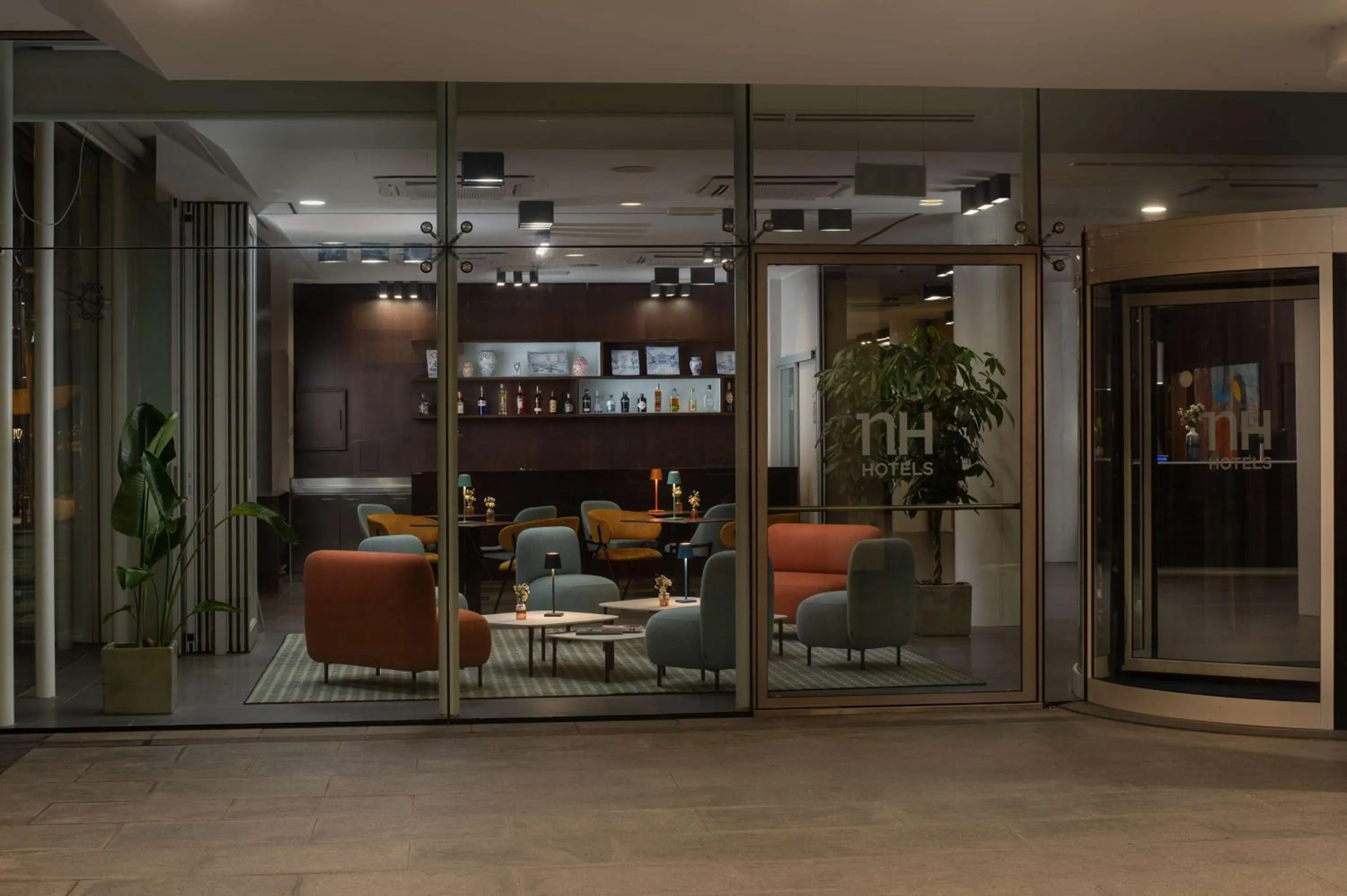 Lounge or bar in NH Savona Darsena