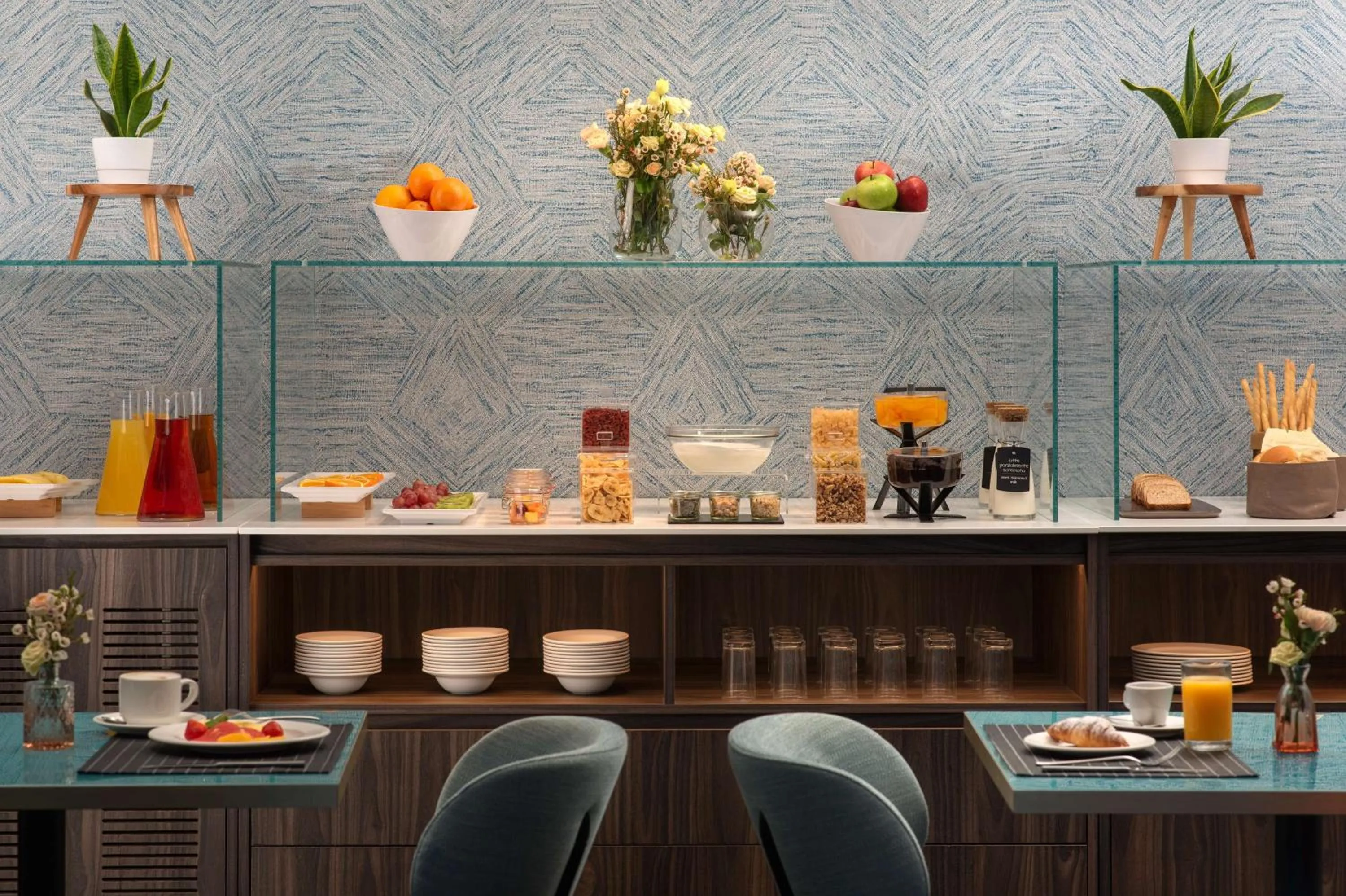 Restaurant/places to eat in NH Savona Darsena