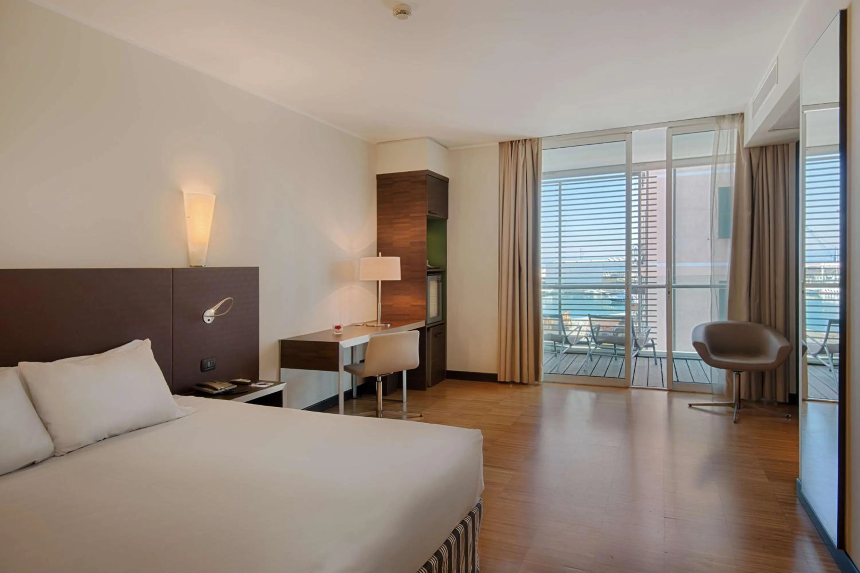 Photo of the whole room, Bed in NH Savona Darsena