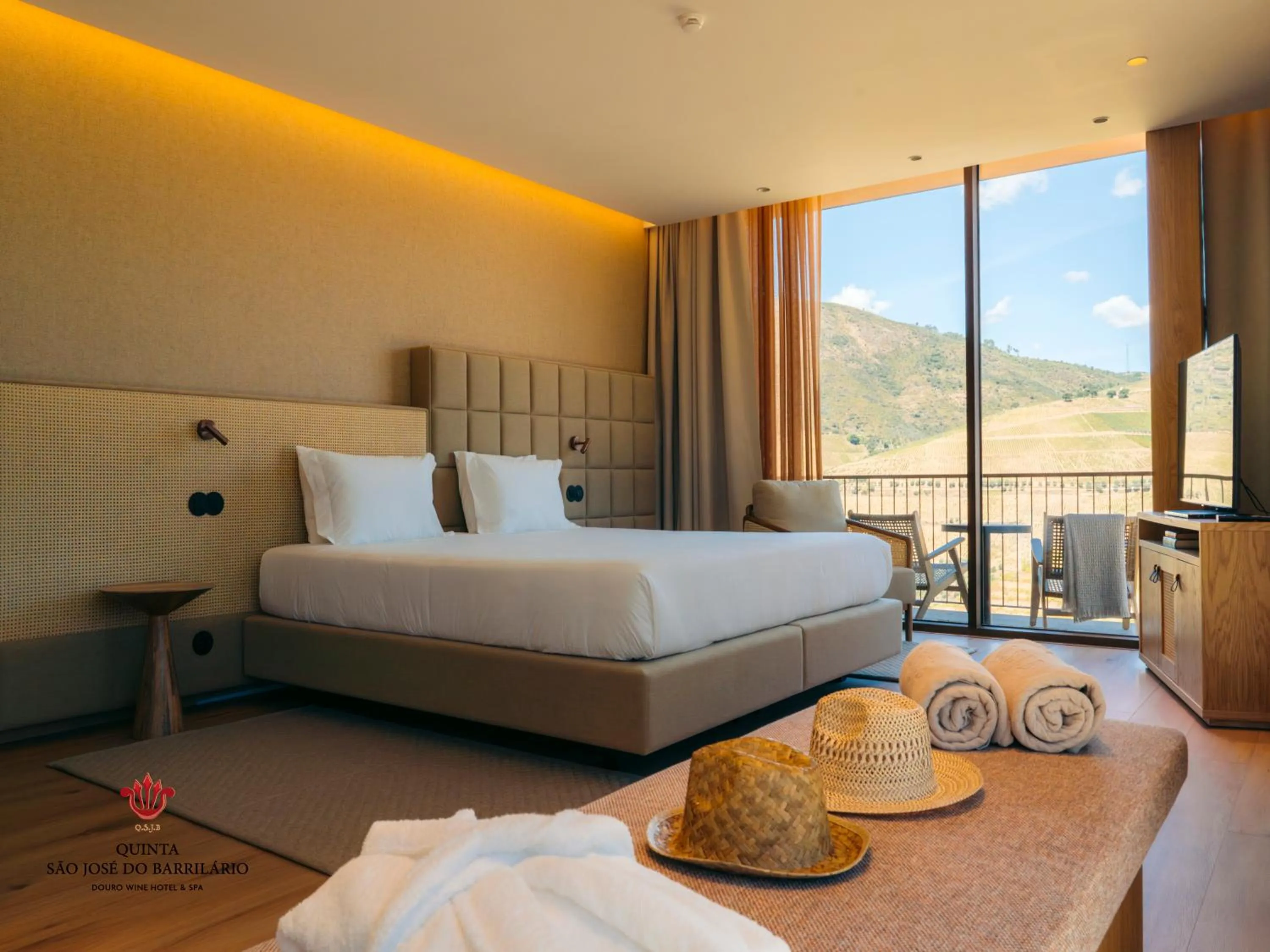 Bed in Barrilario Douro Wine Hotel e Spa - Quinta São Jose do Barrilario