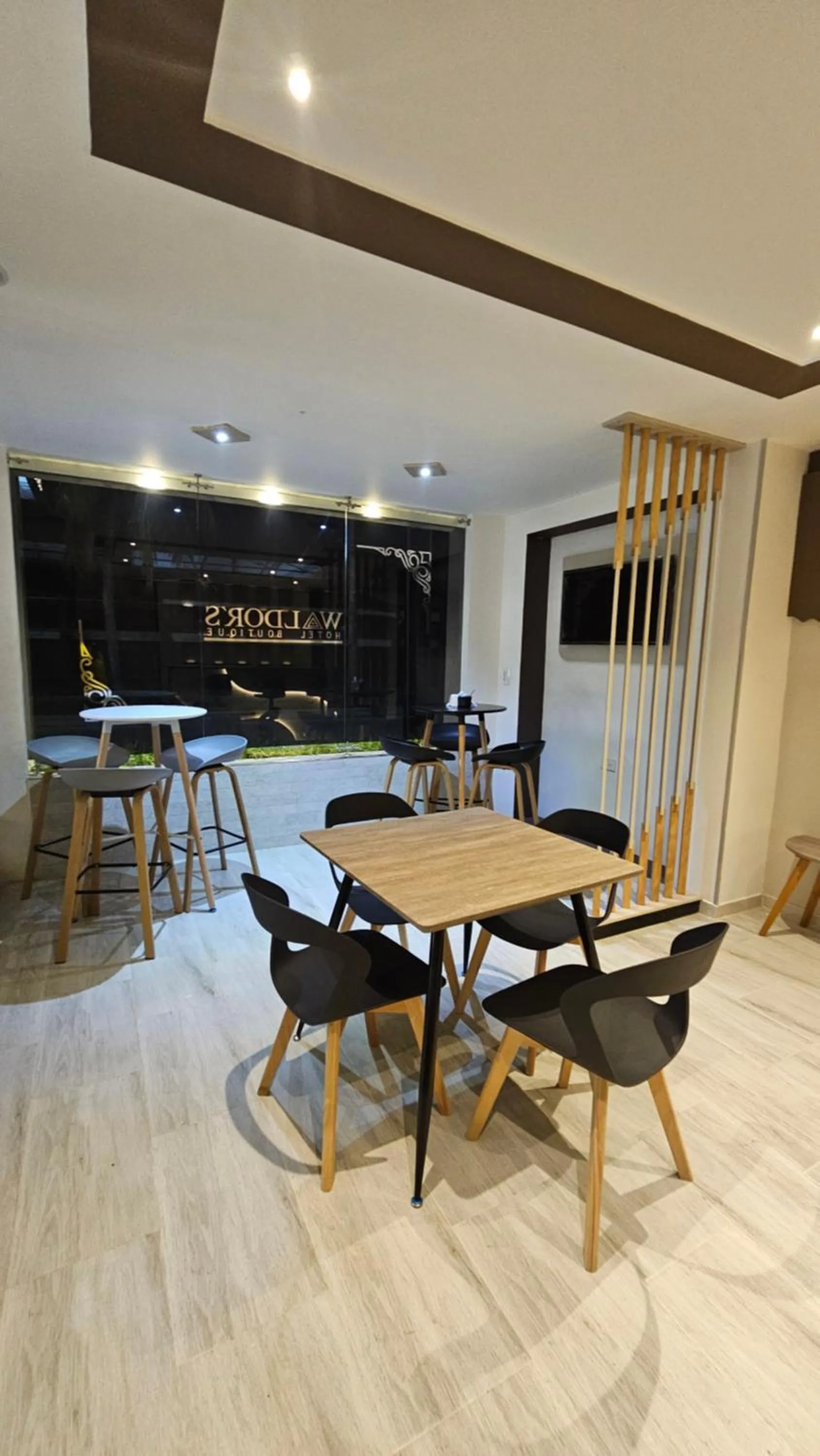 Restaurant/places to eat in Waldor's Hotel Boutique