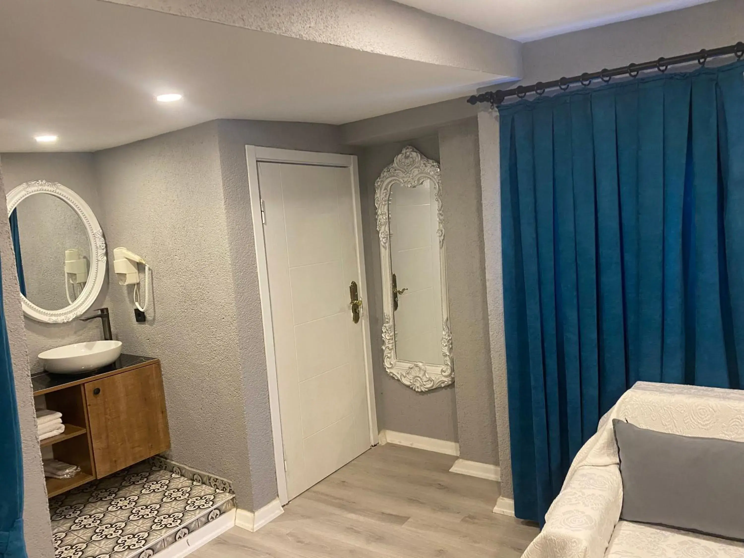 Toilet, Bed in Hotel Mara İstanbul Toilet, Bed in Hotel Mara İstanbul