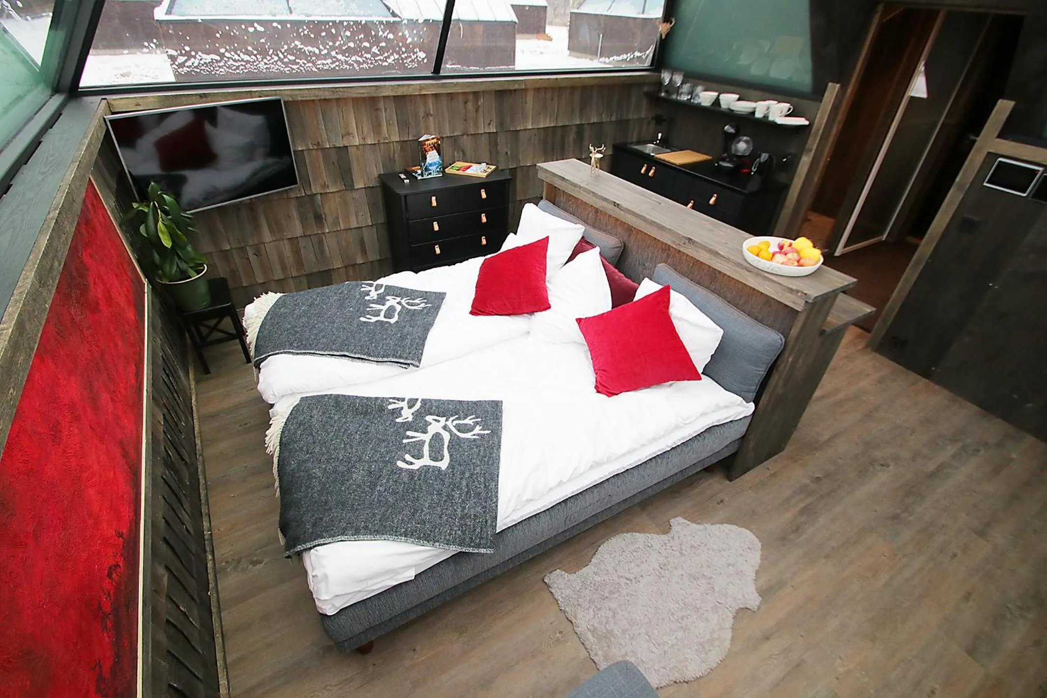 Photo of the whole room, Bed in Elves Village Hotel