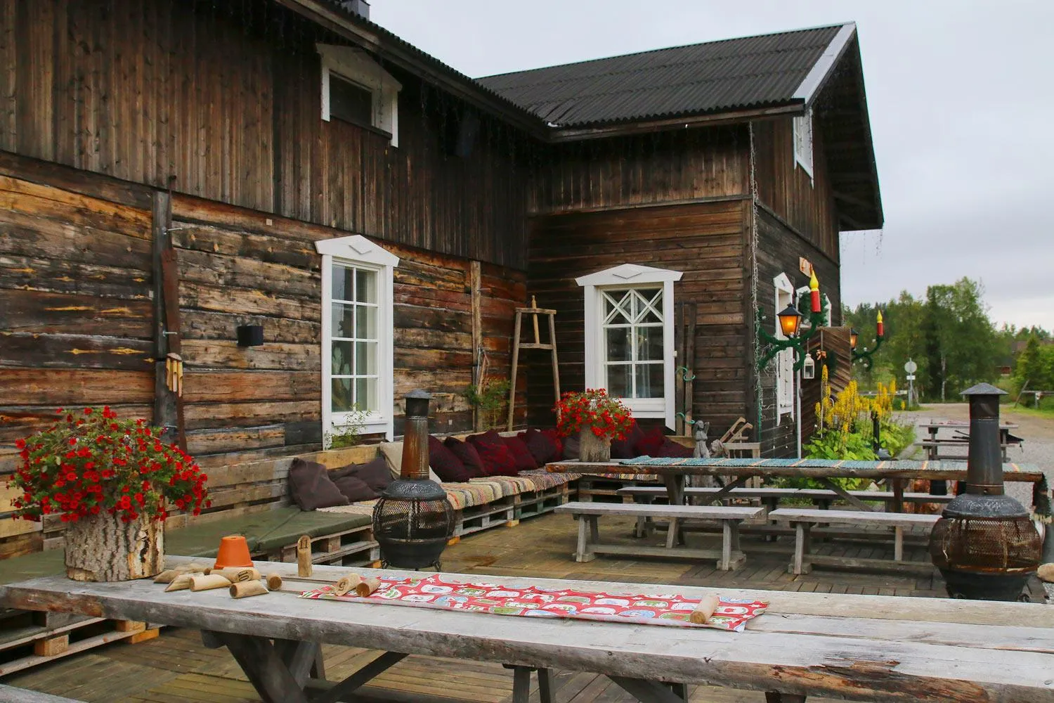 Restaurant/places to eat in Elves Village Hotel