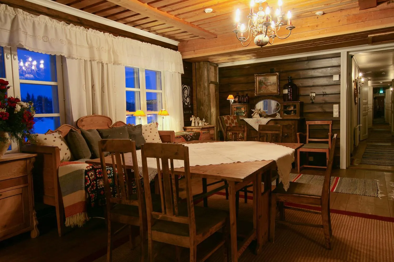 Communal lounge/ TV room in Elves Village Hotel