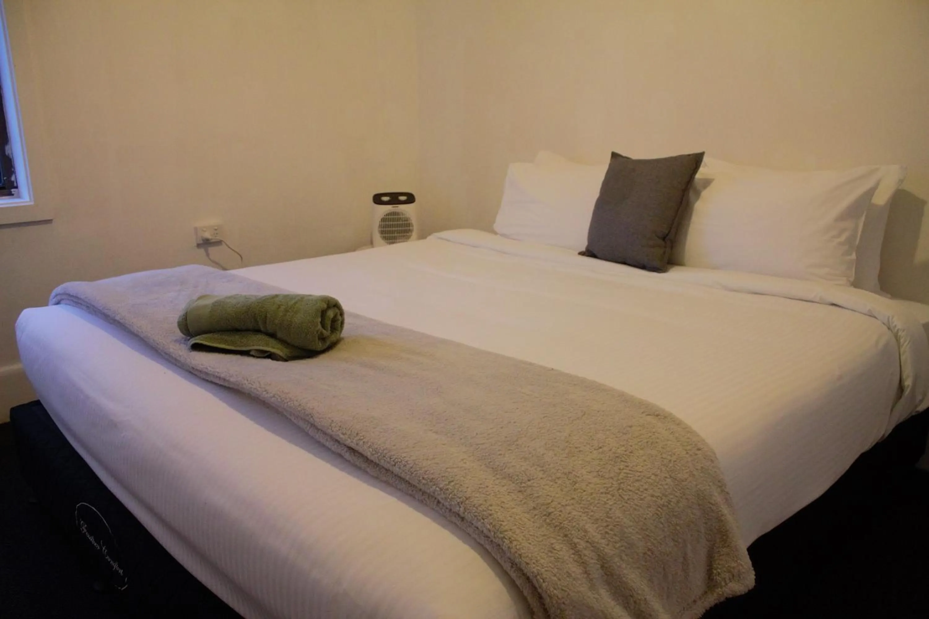 Double Room in The Caledonian Hotel Wonthaggi