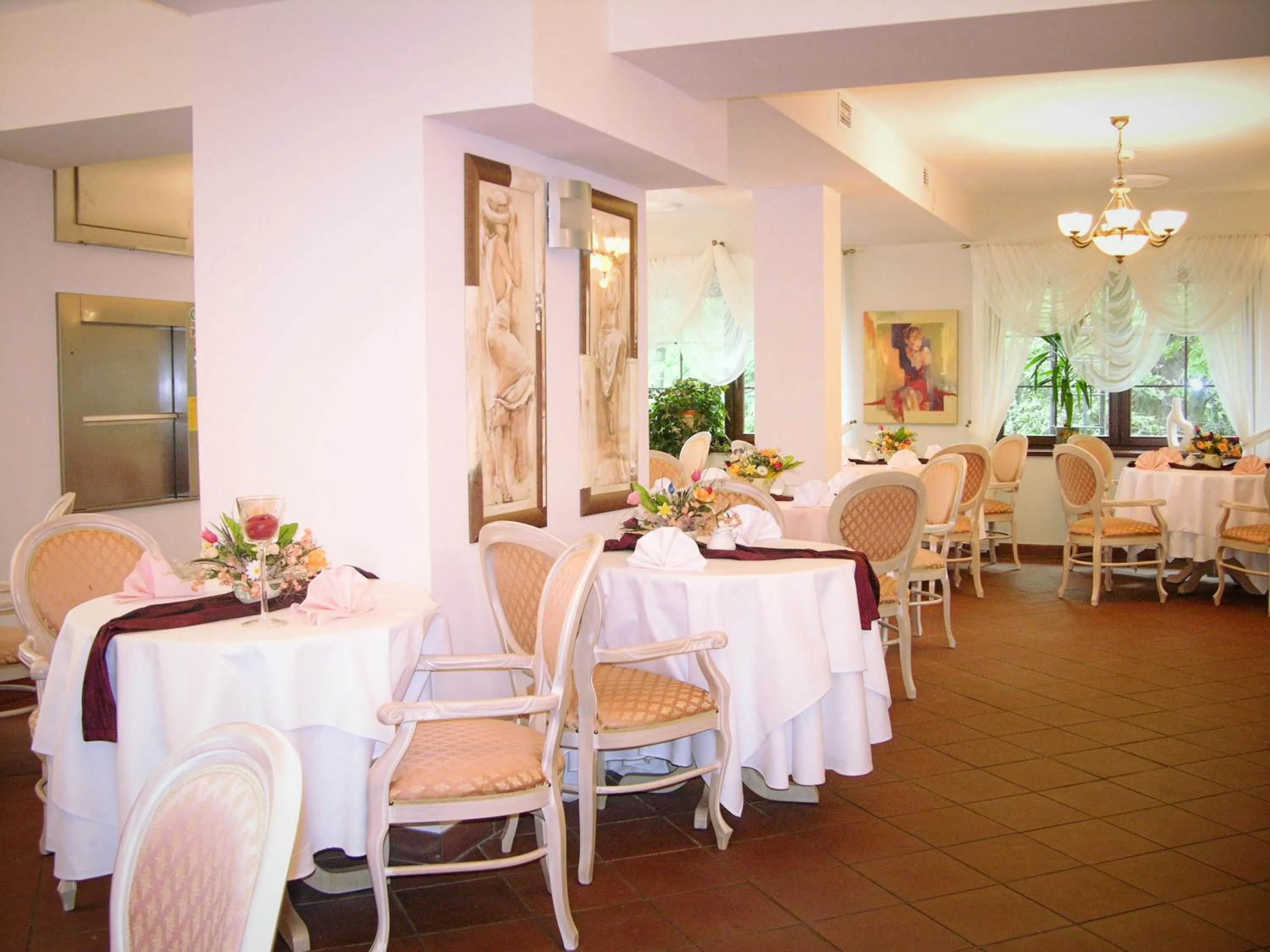 Restaurant/places to eat in Willa Silesia