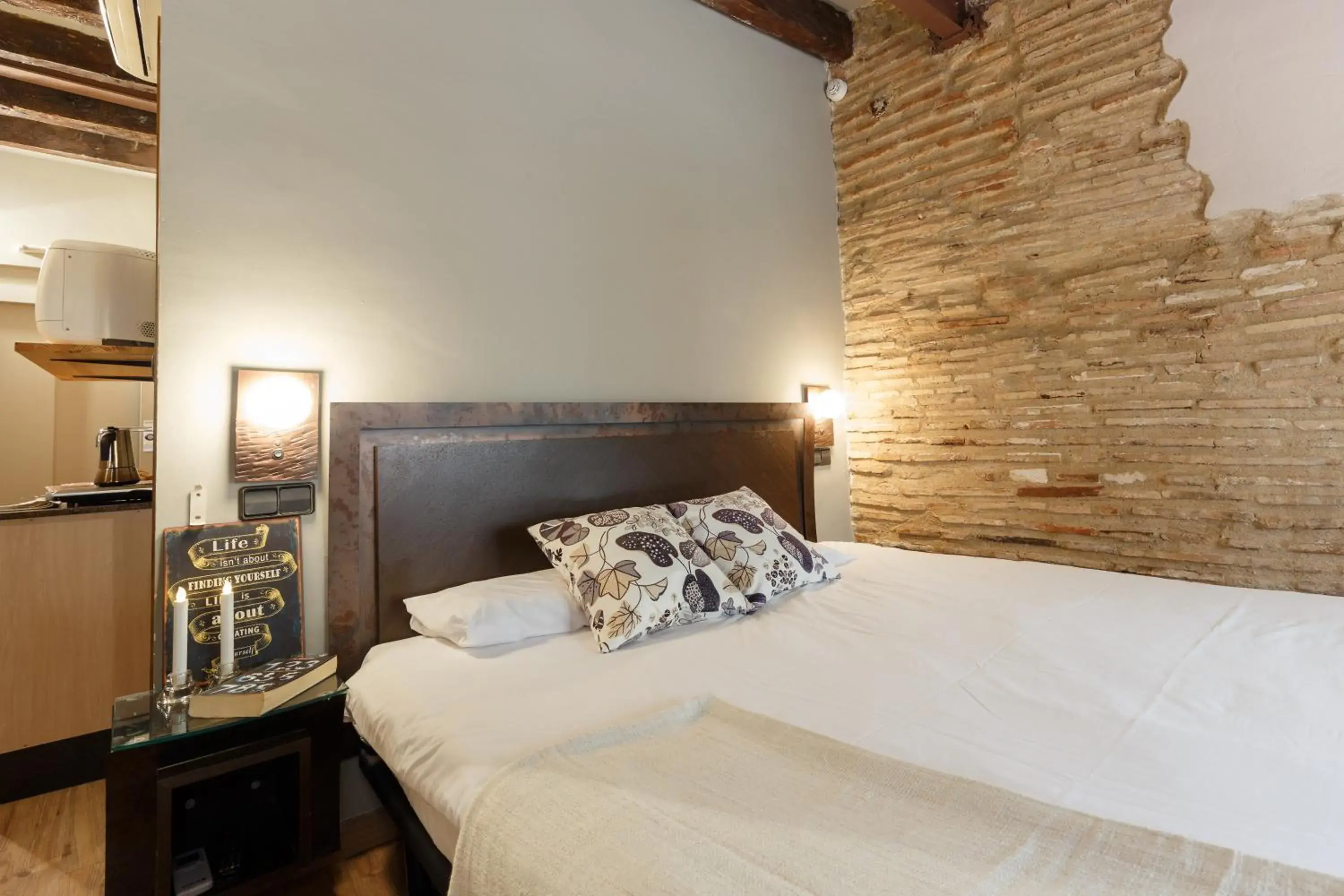 Photo of the whole room, Bed in AinB Picasso-Corders Apartments Photo of the whole room, Bed in AinB Picasso-Corders Apartments