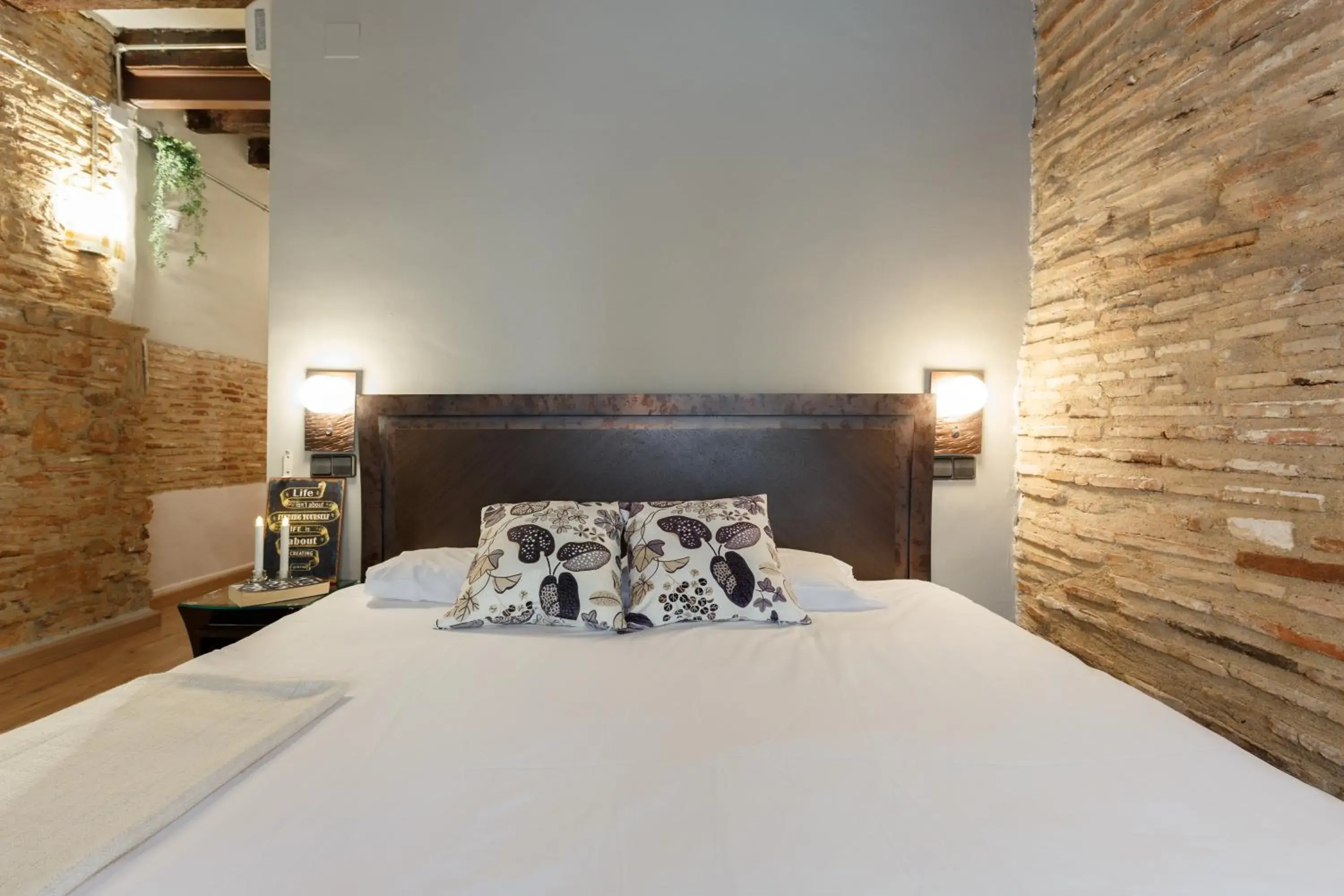 Photo of the whole room, Bed in AinB Picasso-Corders Apartments Photo of the whole room, Bed in AinB Picasso-Corders Apartments