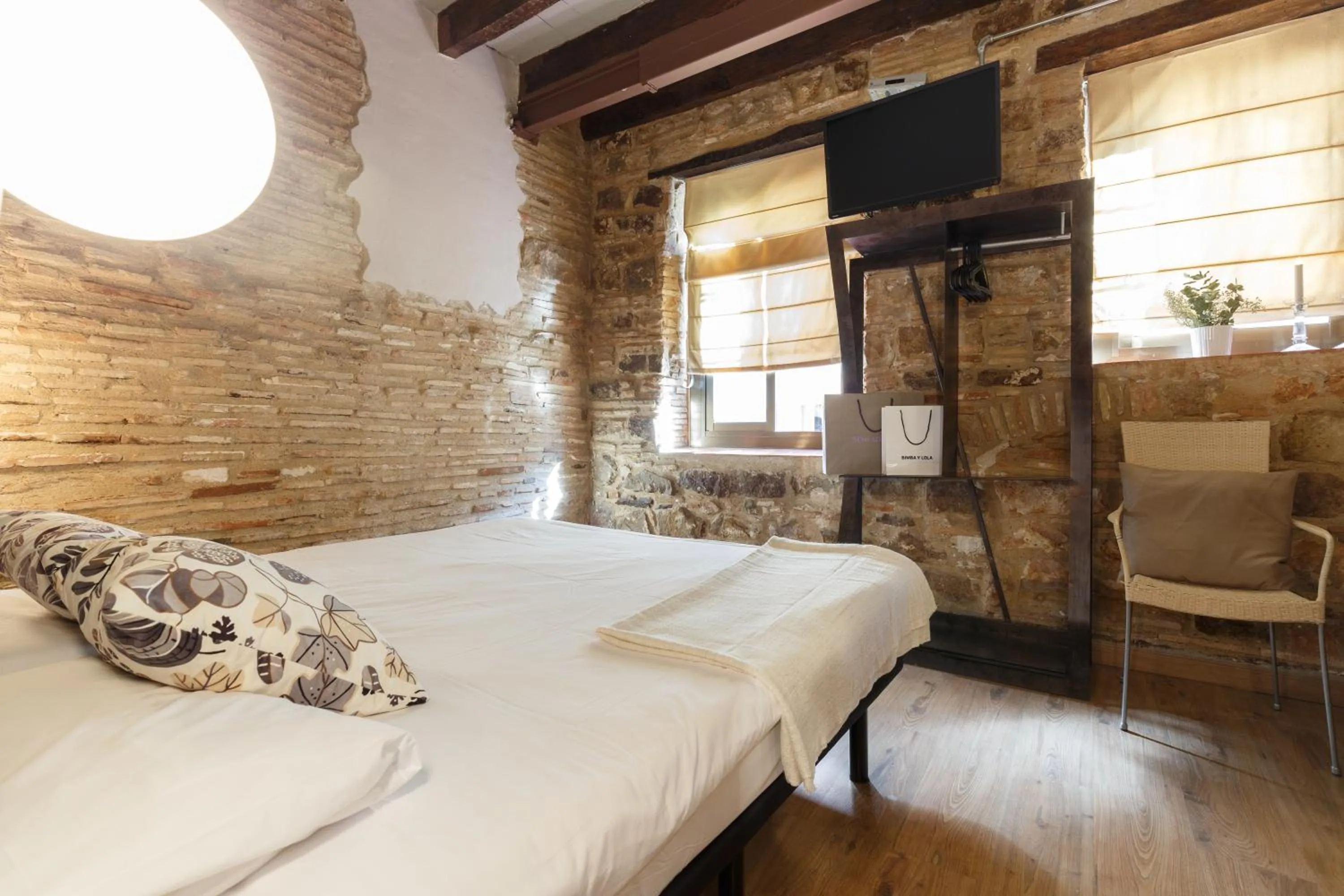 Photo of the whole room, Bed in AinB Picasso-Corders Apartments