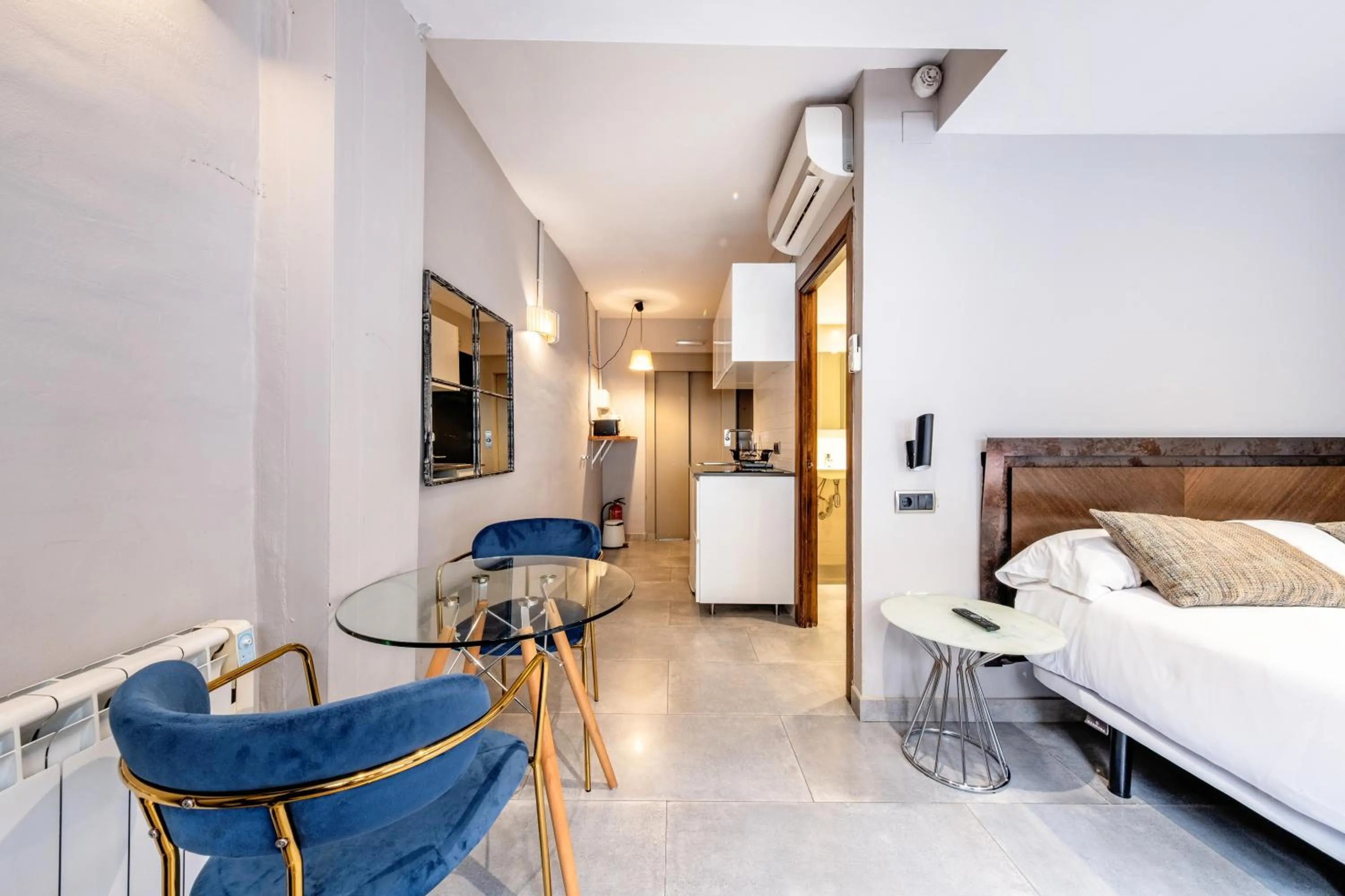 Living room, Bed in AinB Picasso-Corders Apartments