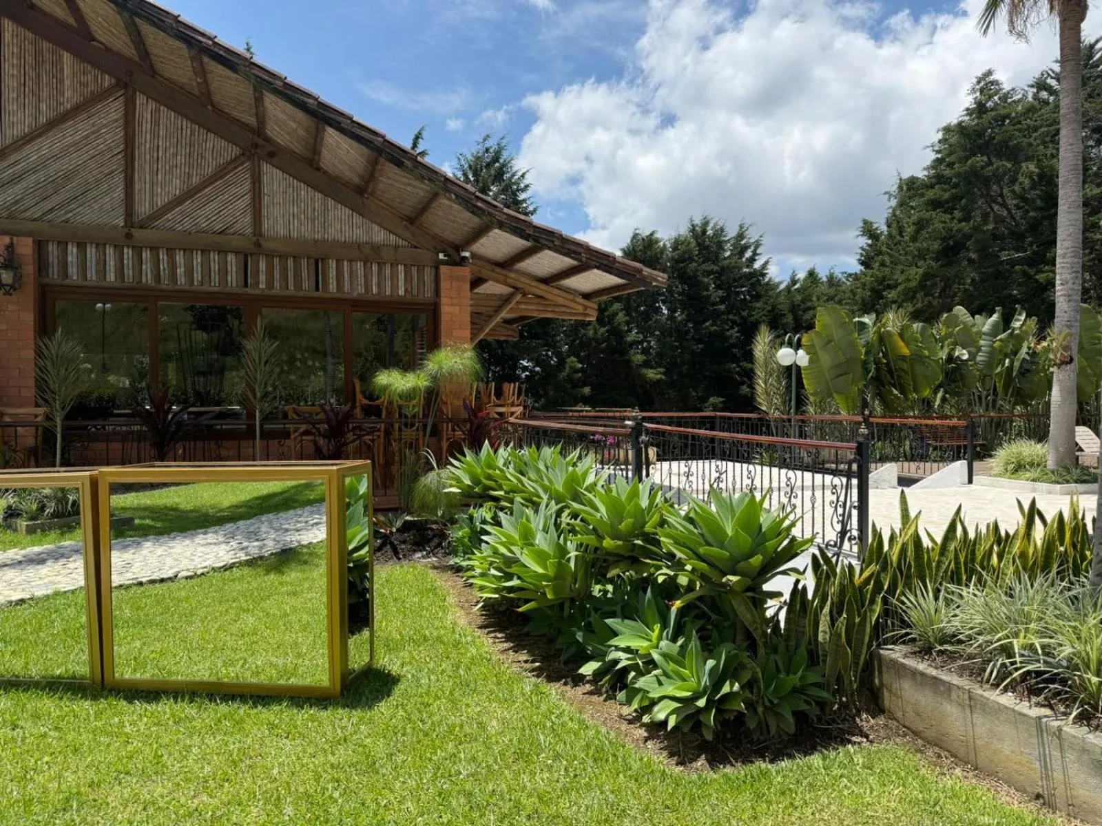 Autenthico Sajonia Hotel Aeropuerto