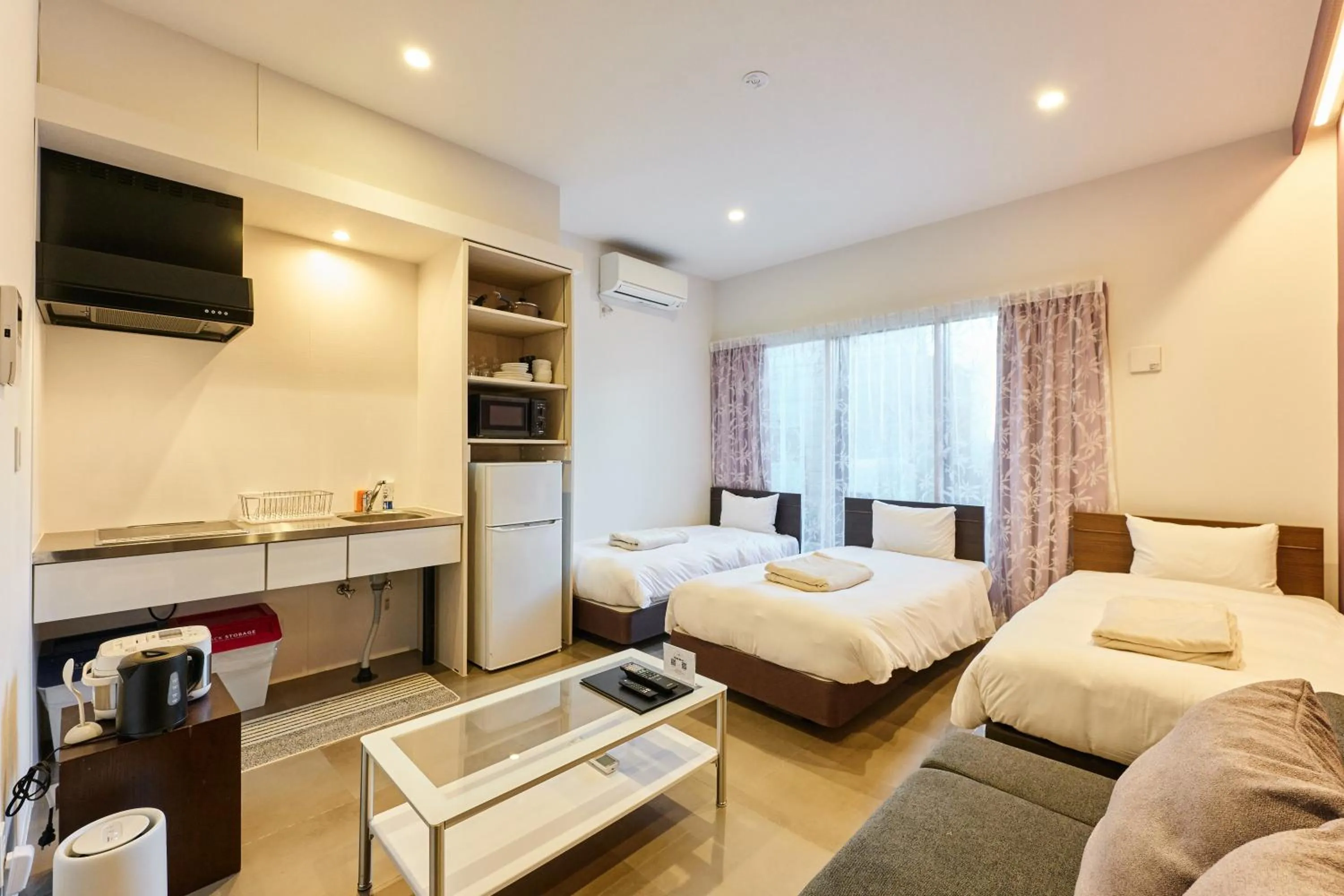 Living room, Bed in UCHI CHITOSE AJiTO