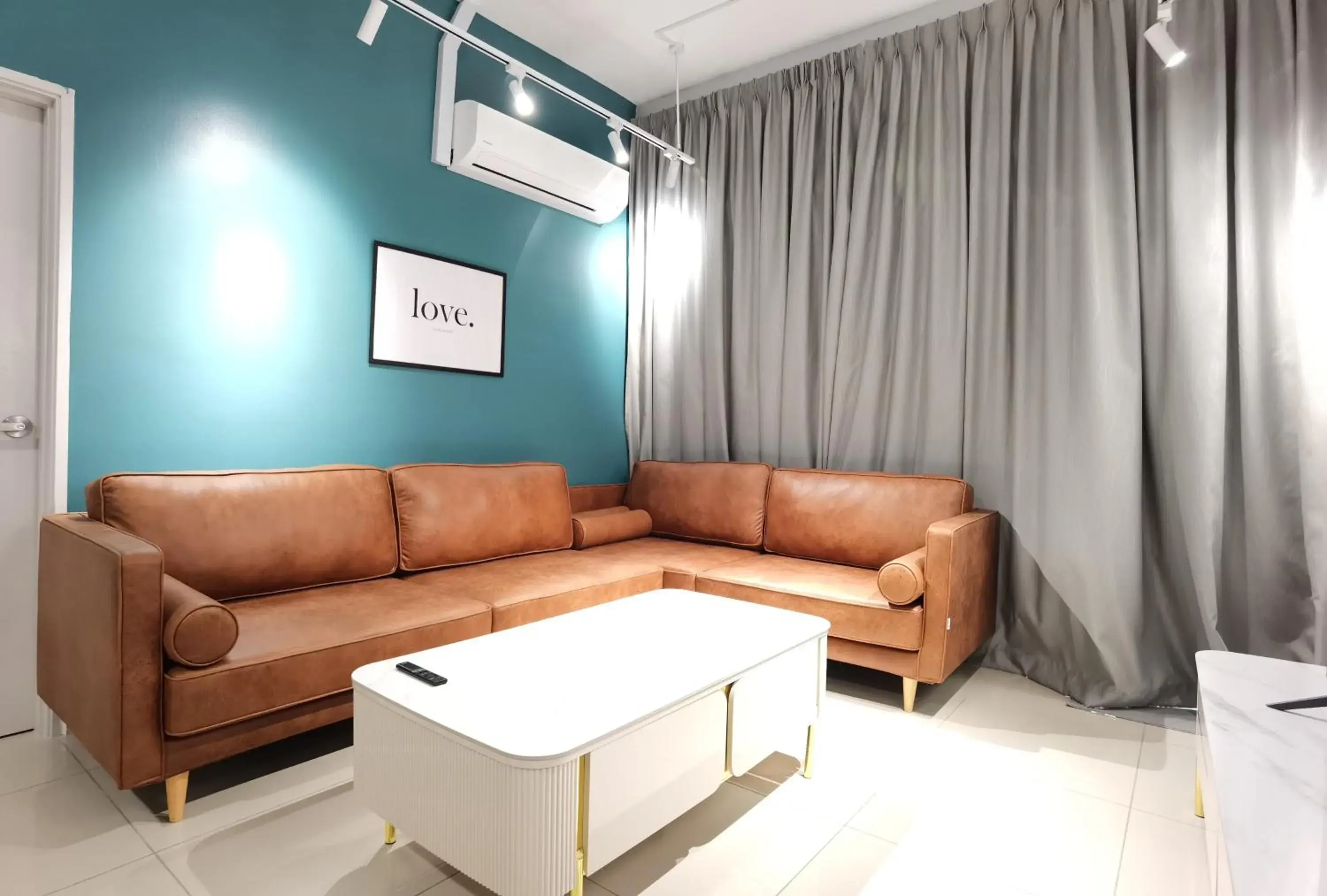 Three-Bedroom Apartment in Comfy Luxury 5 Star bed & sofa 3R2B 2carpark WiFi Three-Bedroom Apartment in Comfy Luxury 5 Star bed & sofa 3R2B 2carpark WiFi