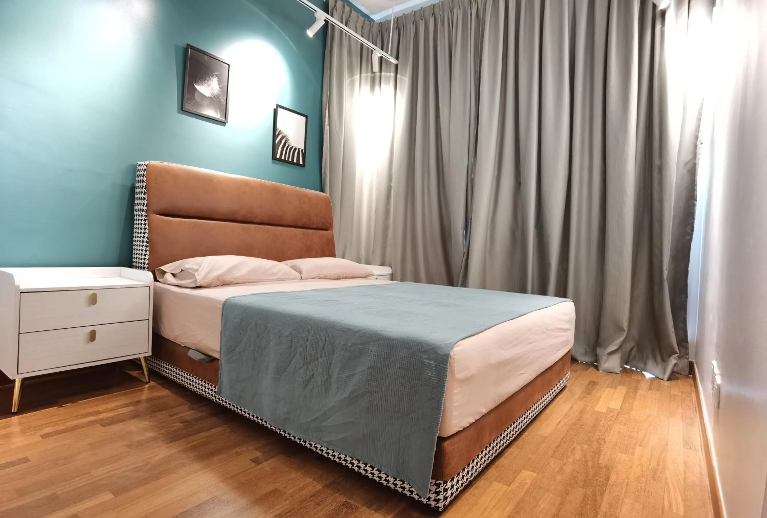 Bed in Comfy Luxury 5 Star bed & sofa 3R2B 2carpark WiFi